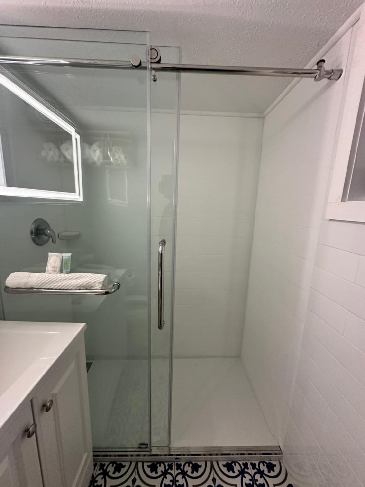 Standard Room,1586130782:JPEG