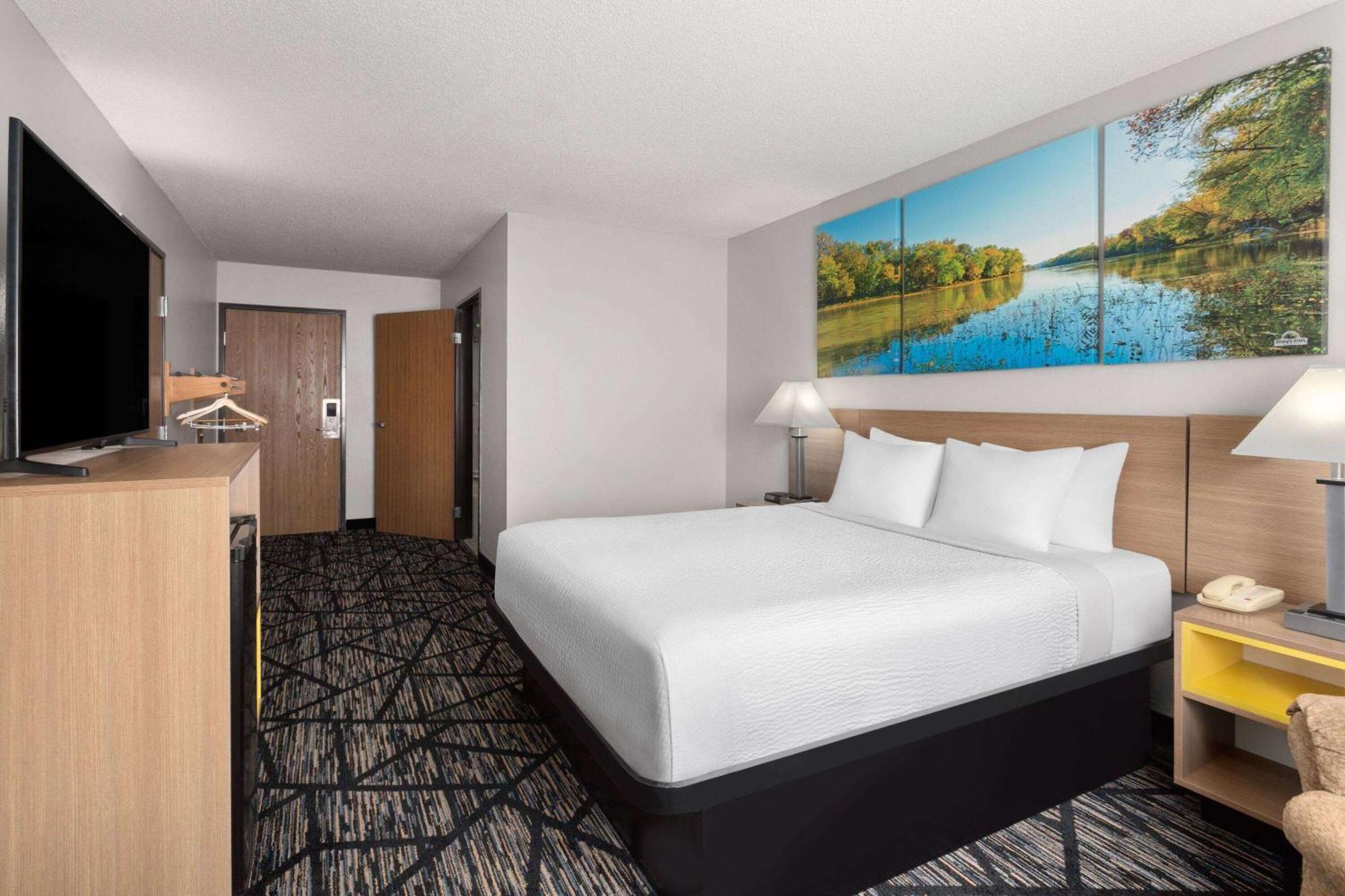 Queen Room - Disability Access/Non-Smoking