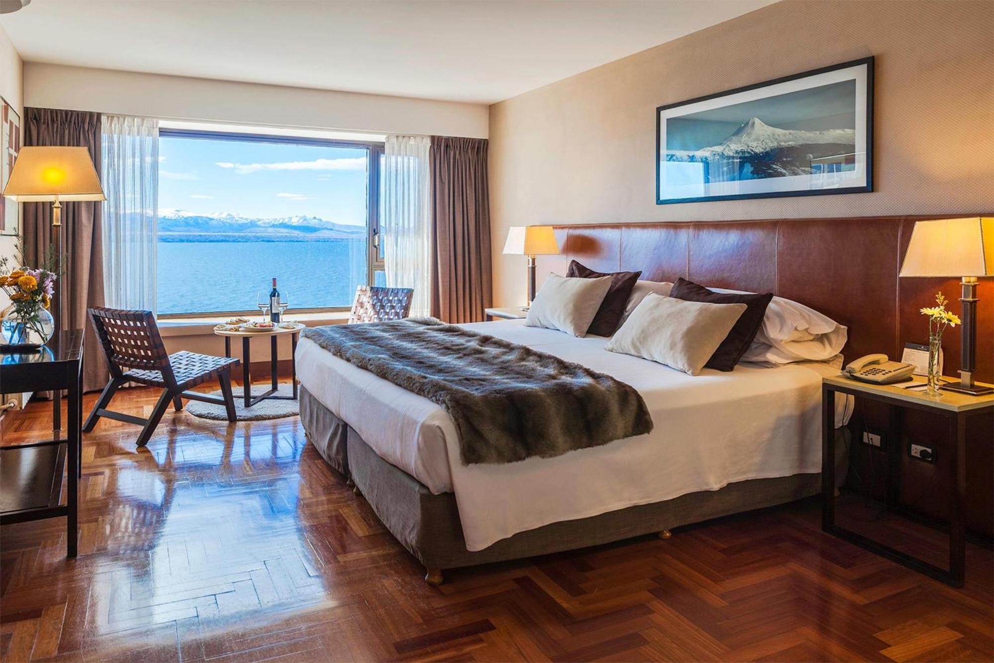 Deluxe Guest Room with 1 King, Lake view,1676734105:JPEG