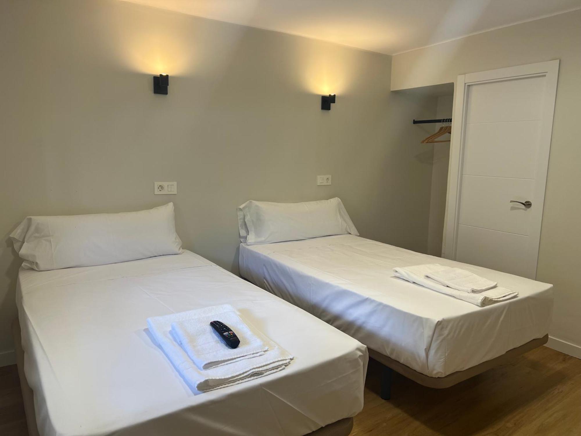 Twin Room,1549761235:JPEG