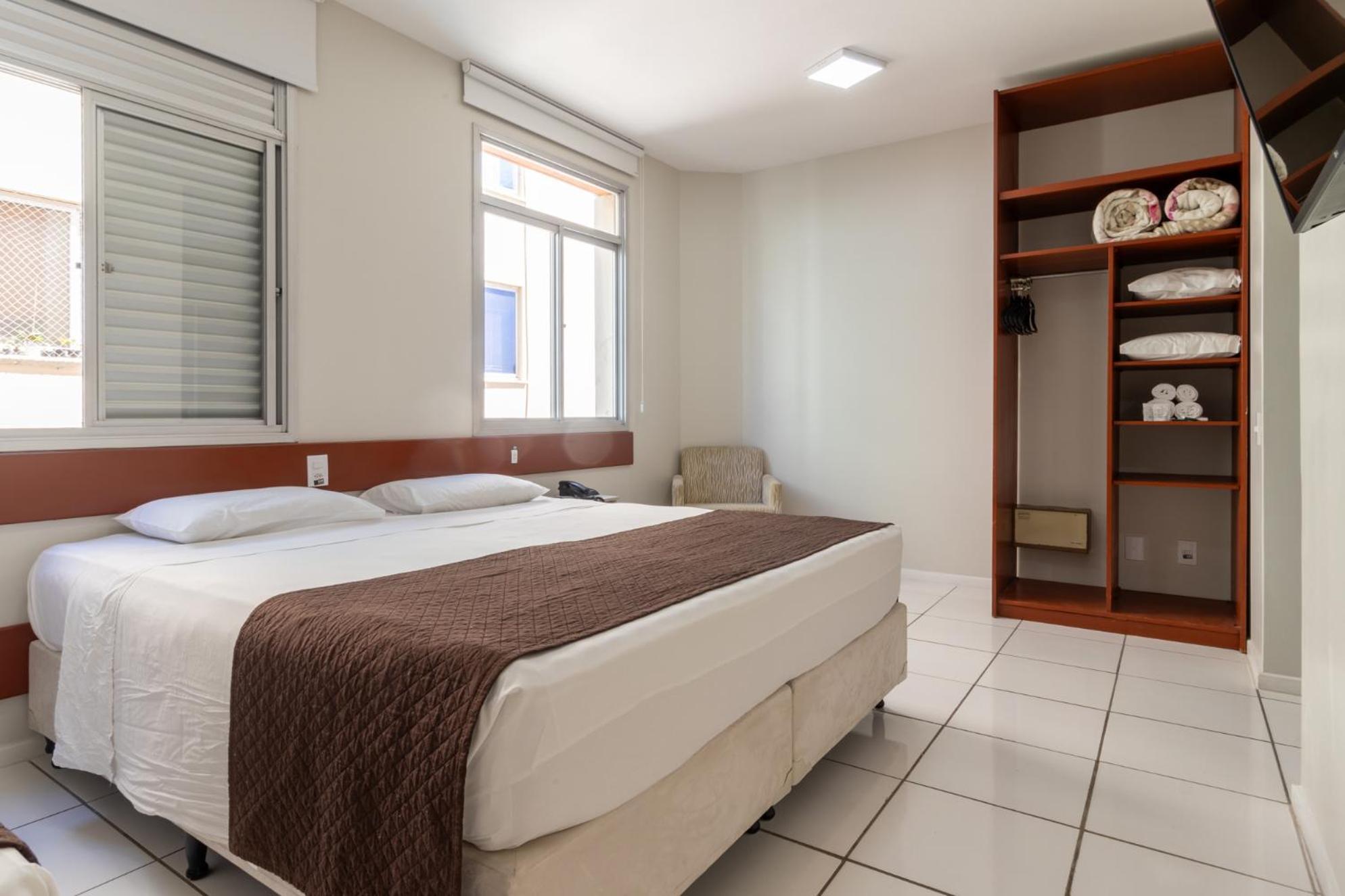 Quarto Econômico com Cama de Casal ou 2 de Solteiro