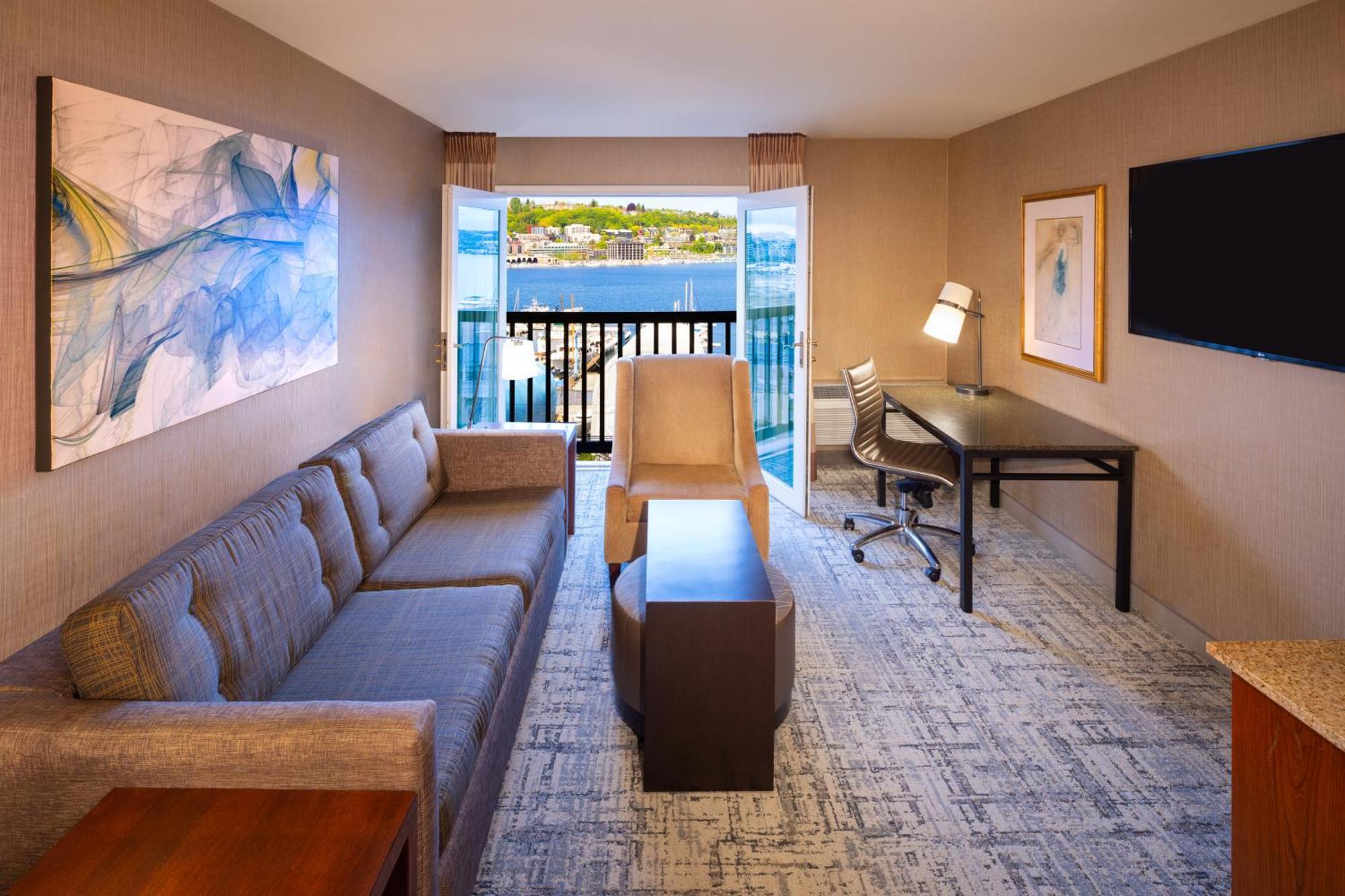 King Suite with Lake View