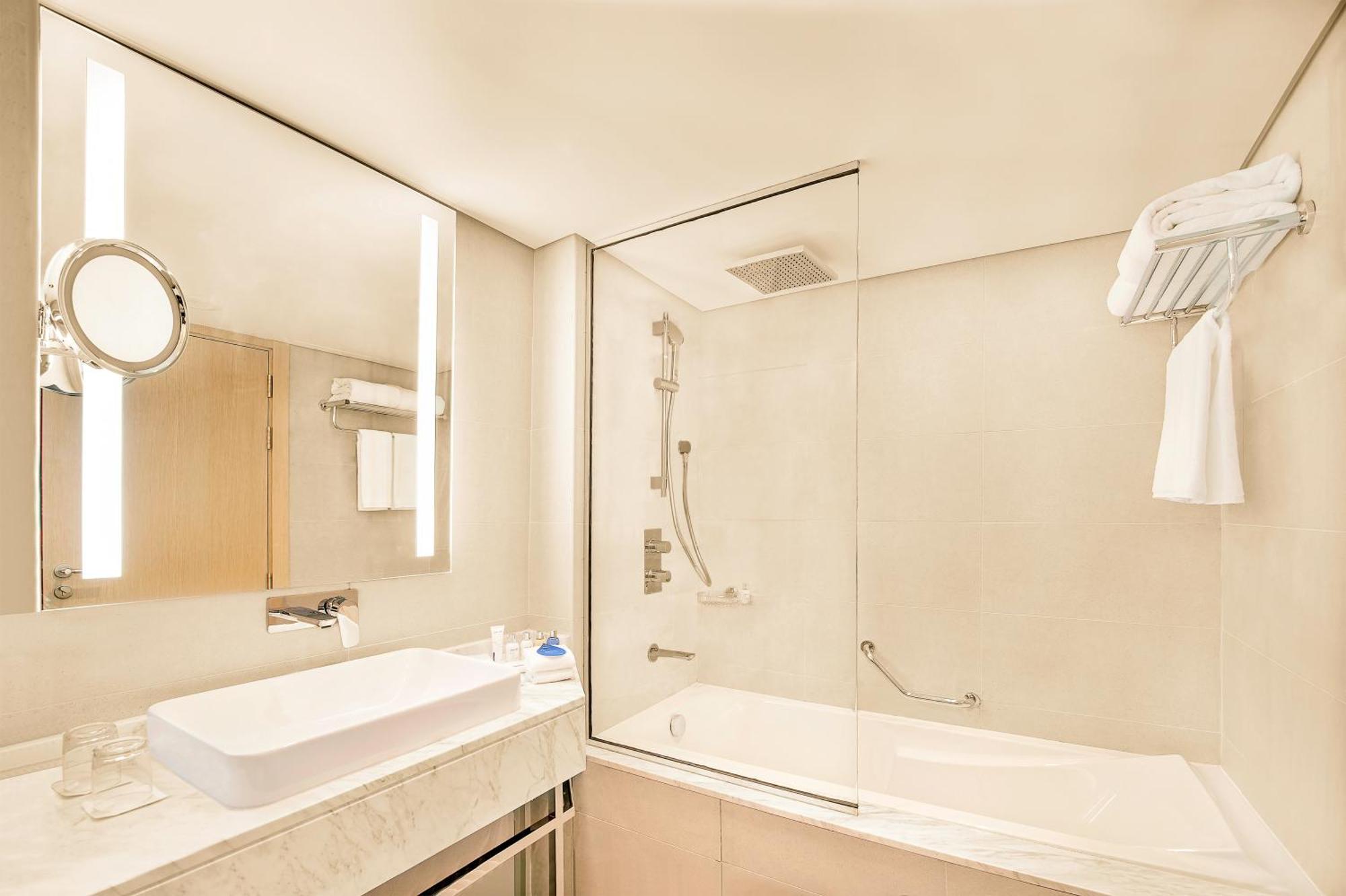Executive Zimmer mit Zugang zur Zugang – inklusive kostenlosem Zugang zum Surf Pool, zum Abenteuerpark, zum Wellenbad und zum Strömungskanal