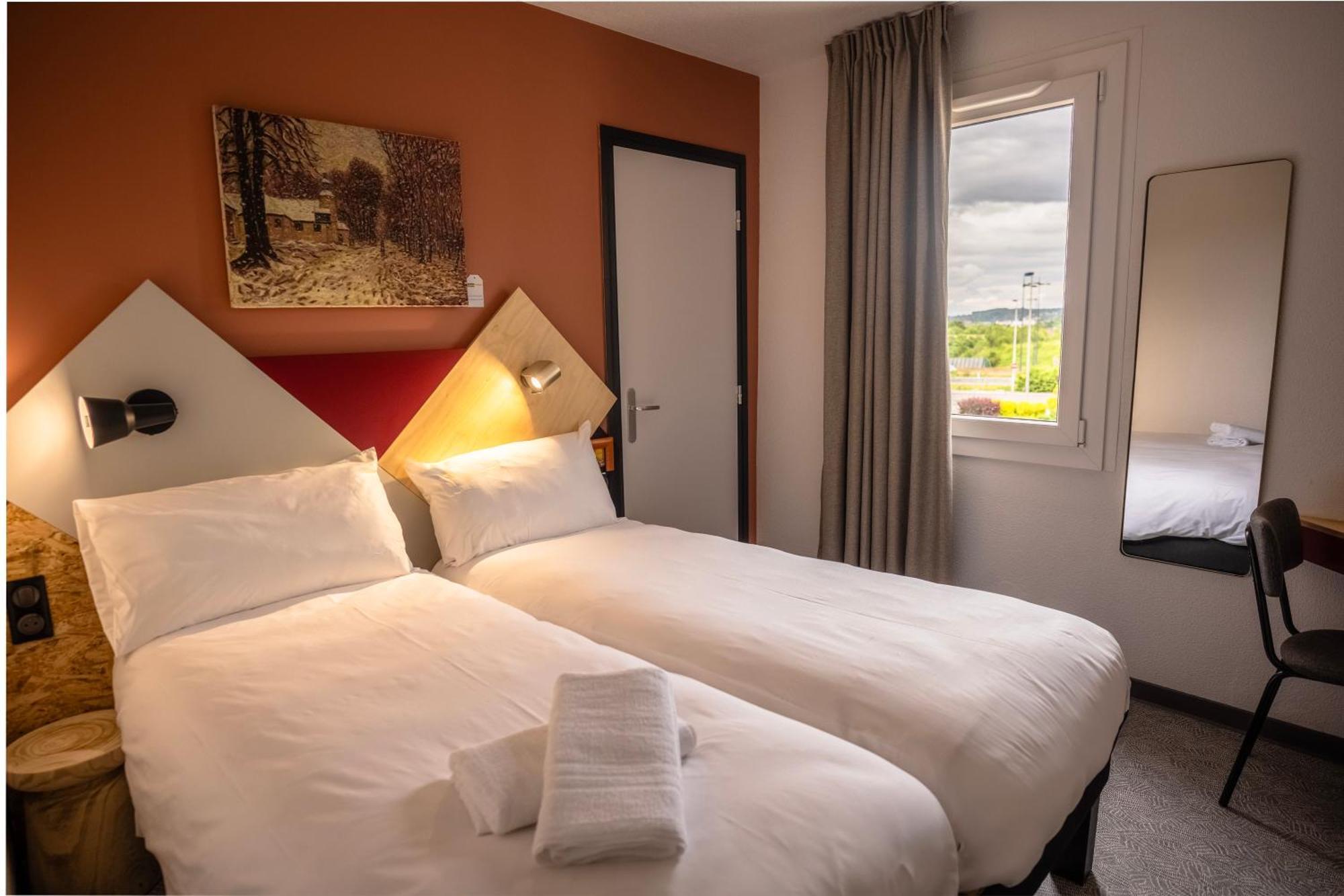 Suite 2 Chambres POP avec 1 Lit Double et 2 Lits Simples
