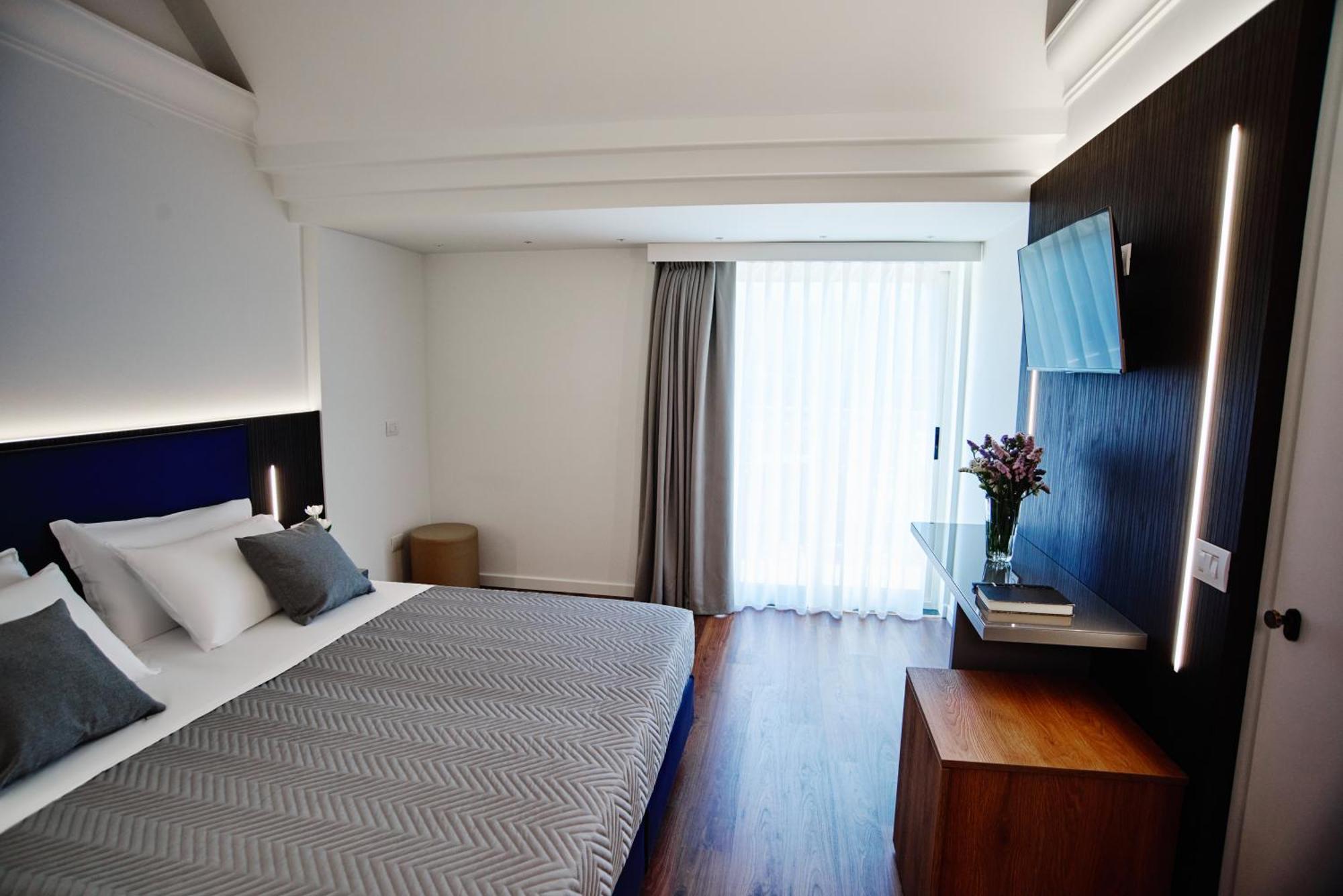 Chambre Double Deluxe - Vue Latérale sur Mer