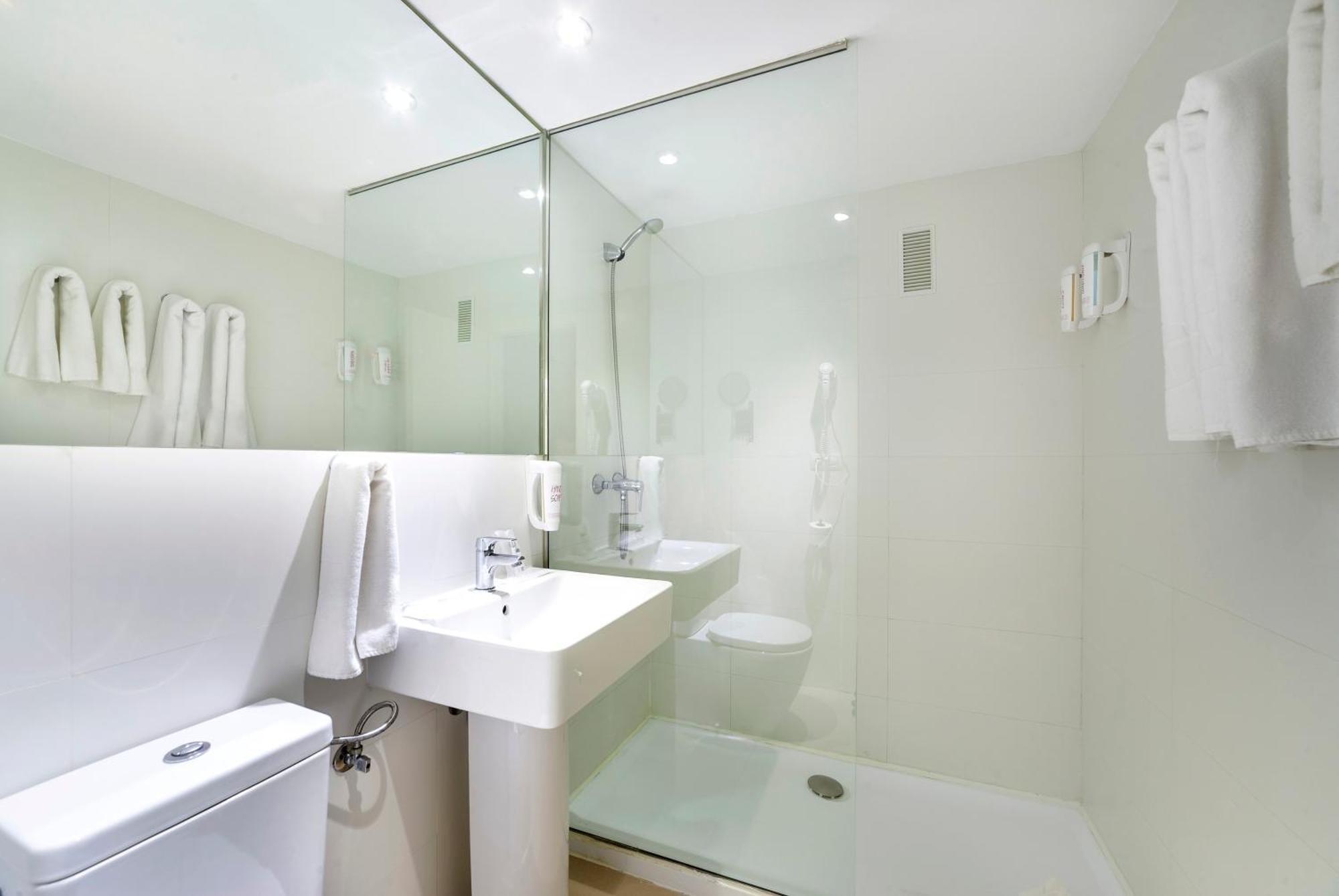 Suite with Waterpark View,1592315620:JPEG