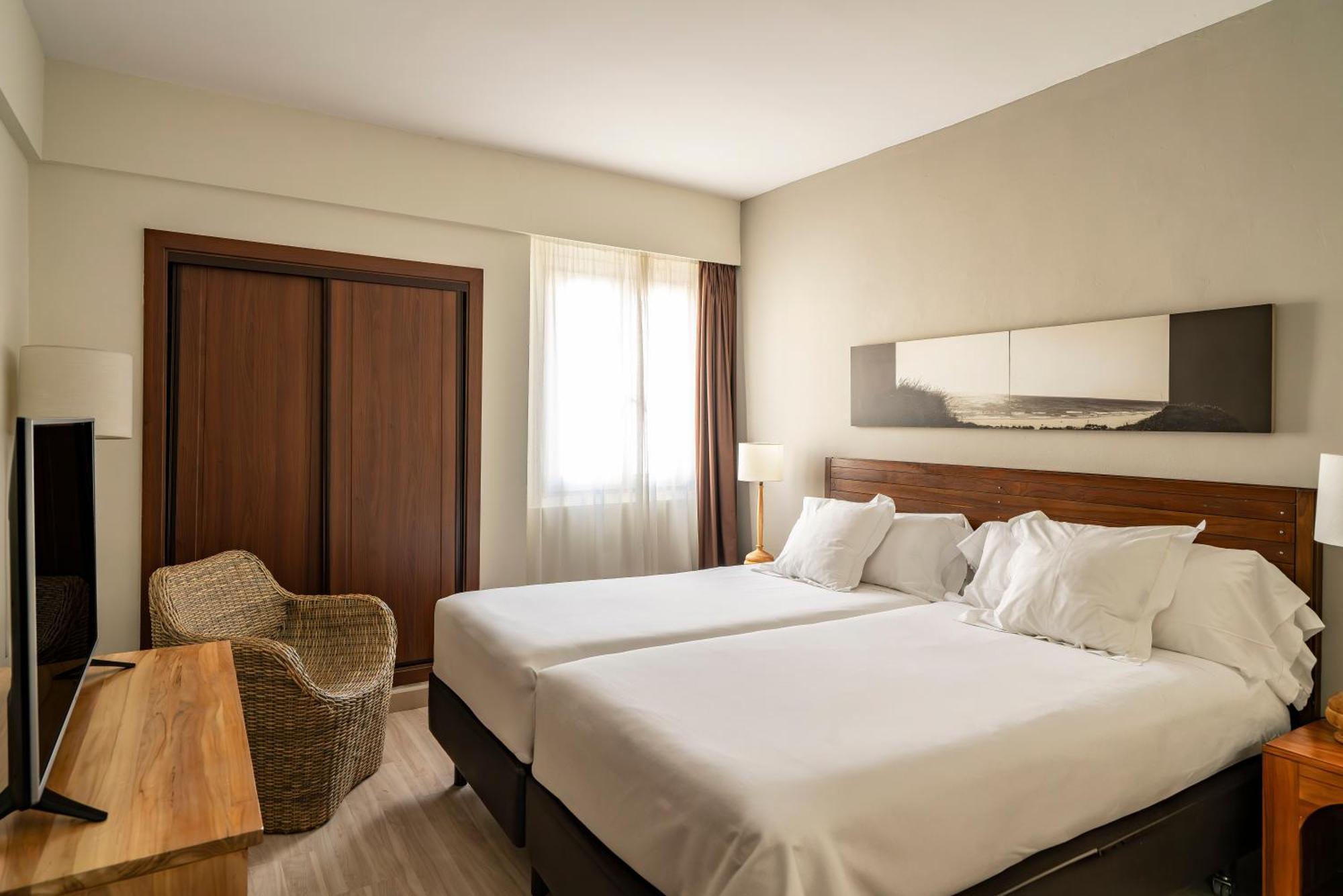 Junior Suite (2 Adults),1592874192:JPEG
