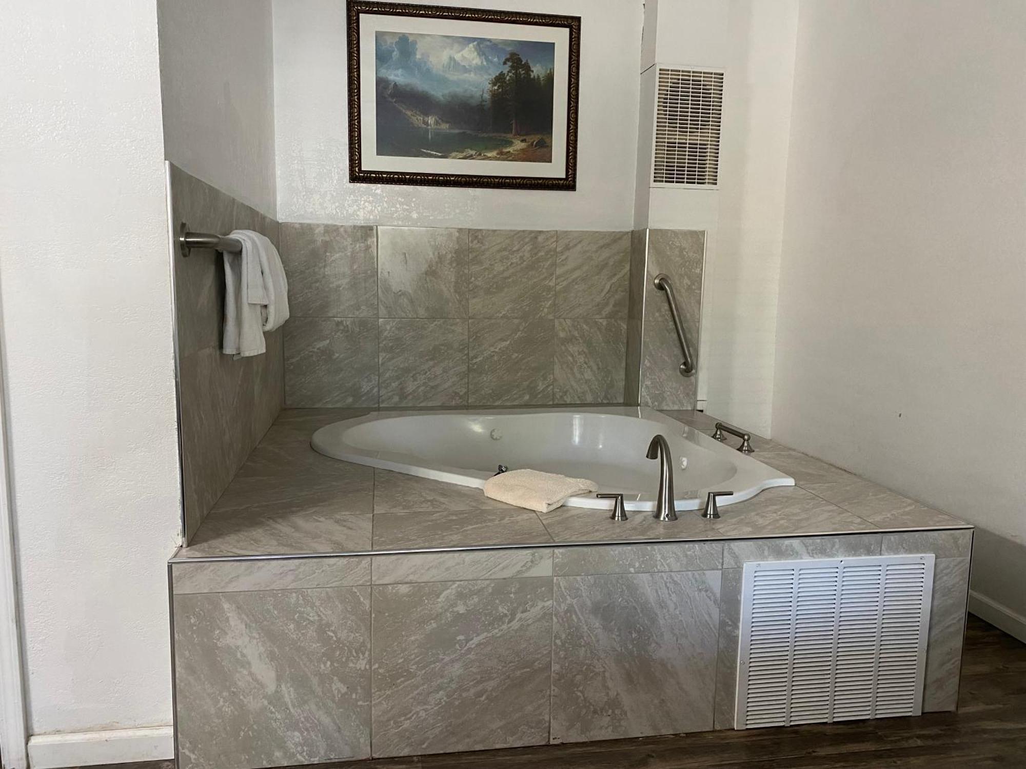 King Room with Spa Bath