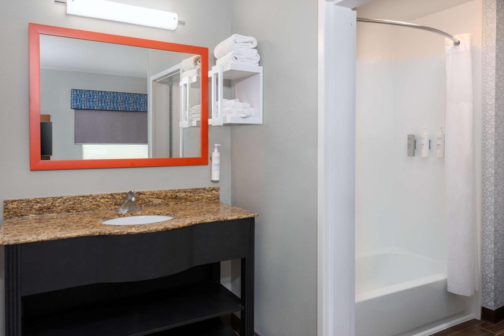 Deluxe Queen Room with Two Queen Beds - Non-Smoking