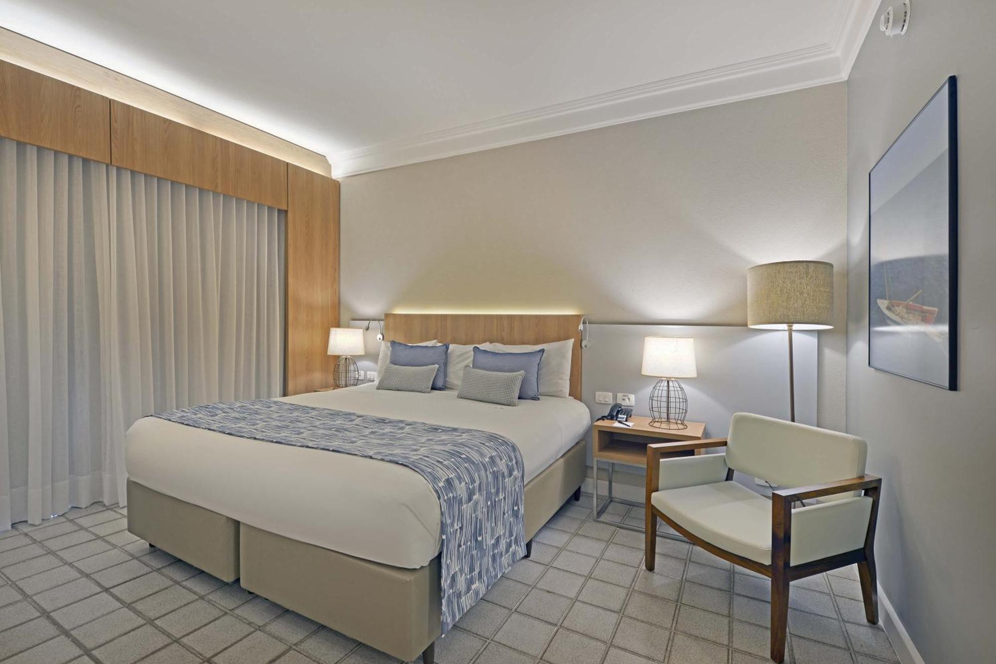 Quarto Superior Luxo com 1 Cama de Casal e Vista do Mar