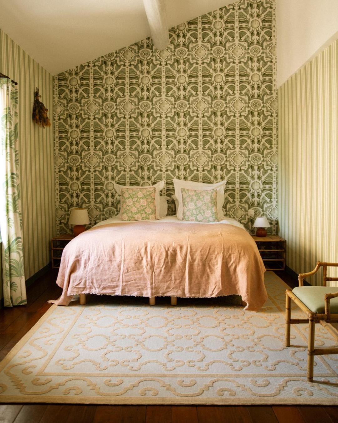 Deluxe Room,1595607375:JPEG