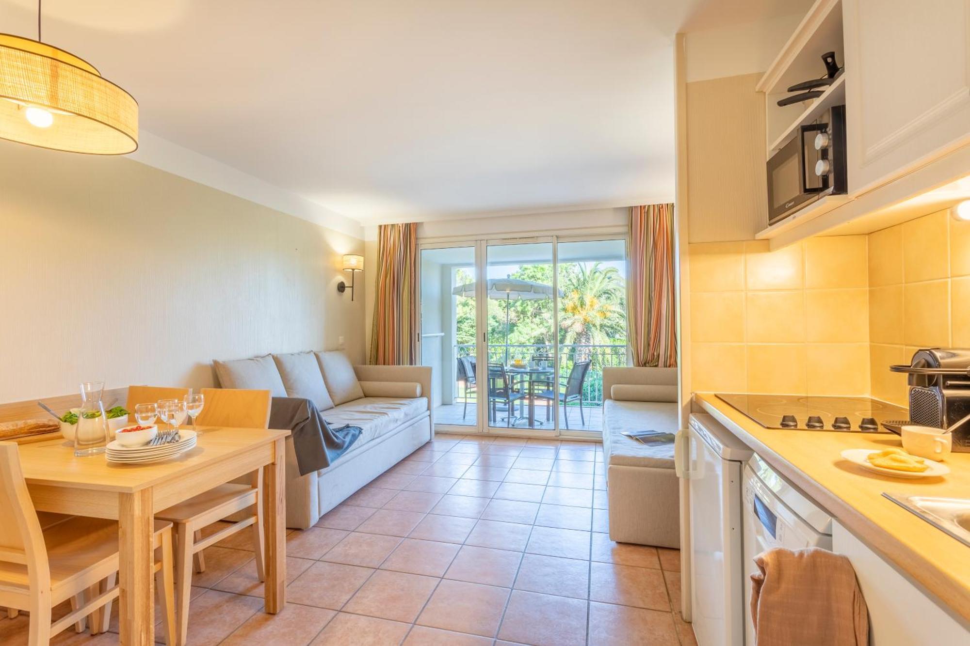 Appartement 1 Chambre avec Climatisation et Balcon (5 Personnes) - Vue sur la Piscine