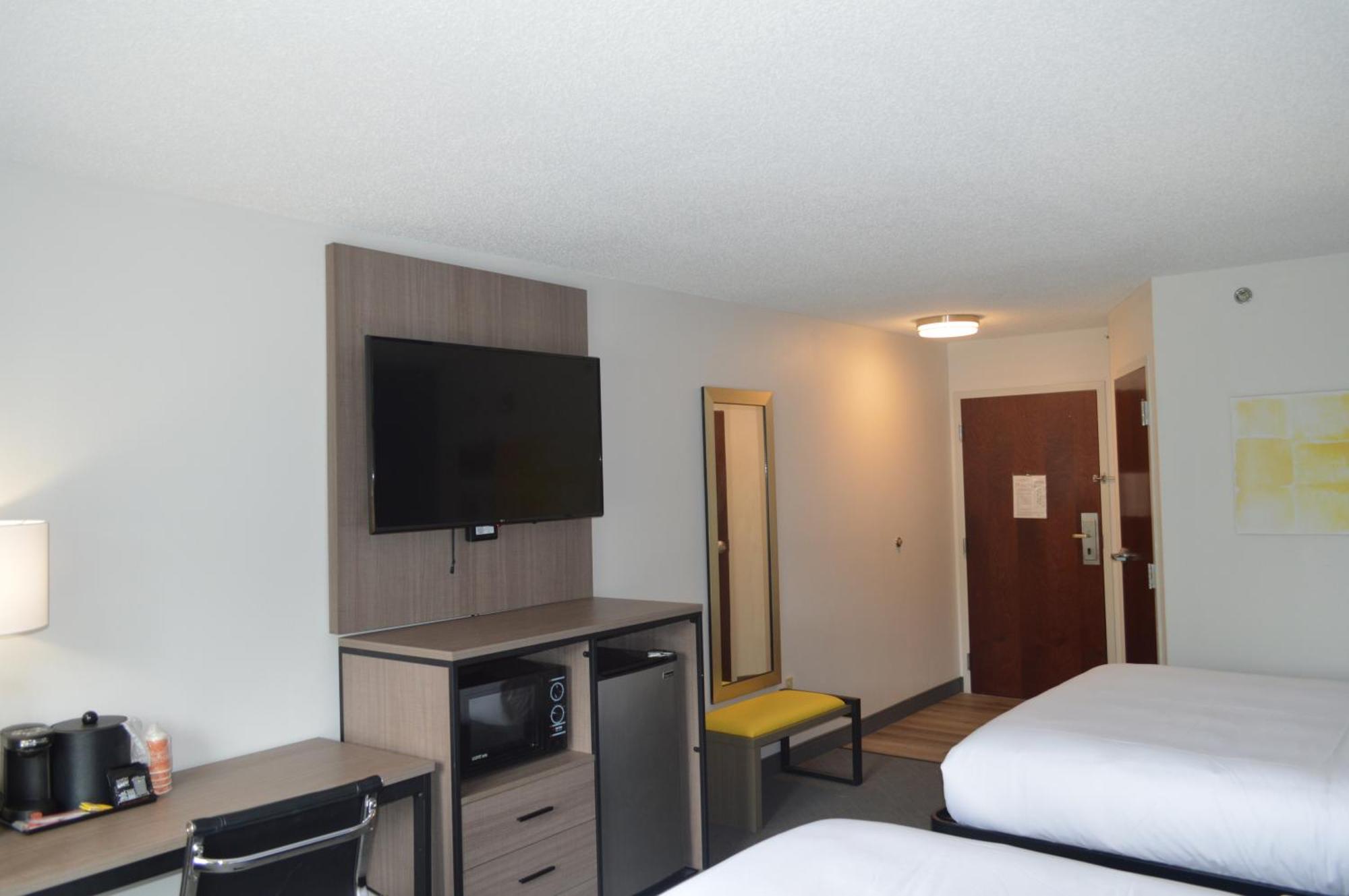 King Suite - Non Smoking/Interior Corridor