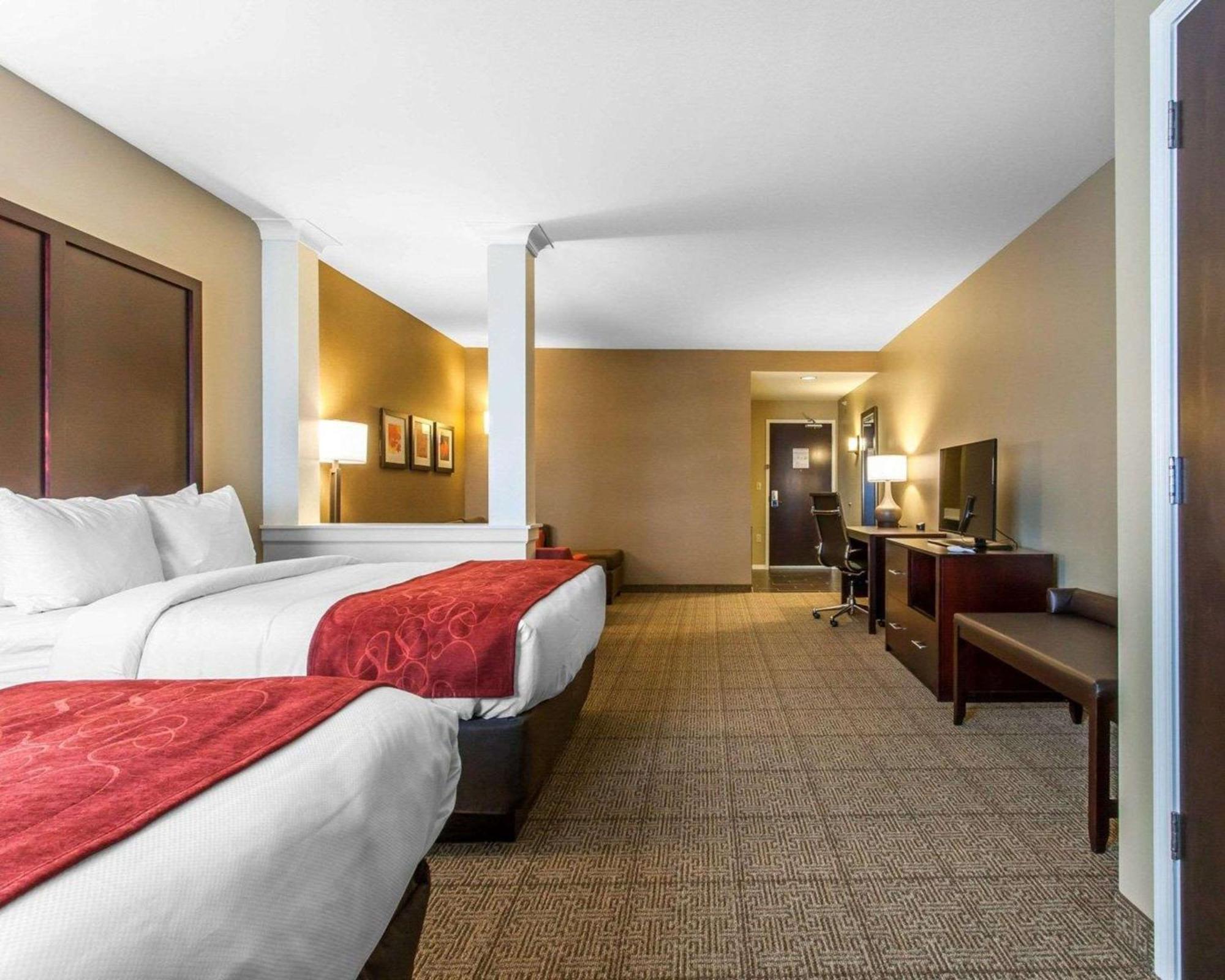 Queen Suite with Two Queen Beds with Sofabed- Non-Smoking