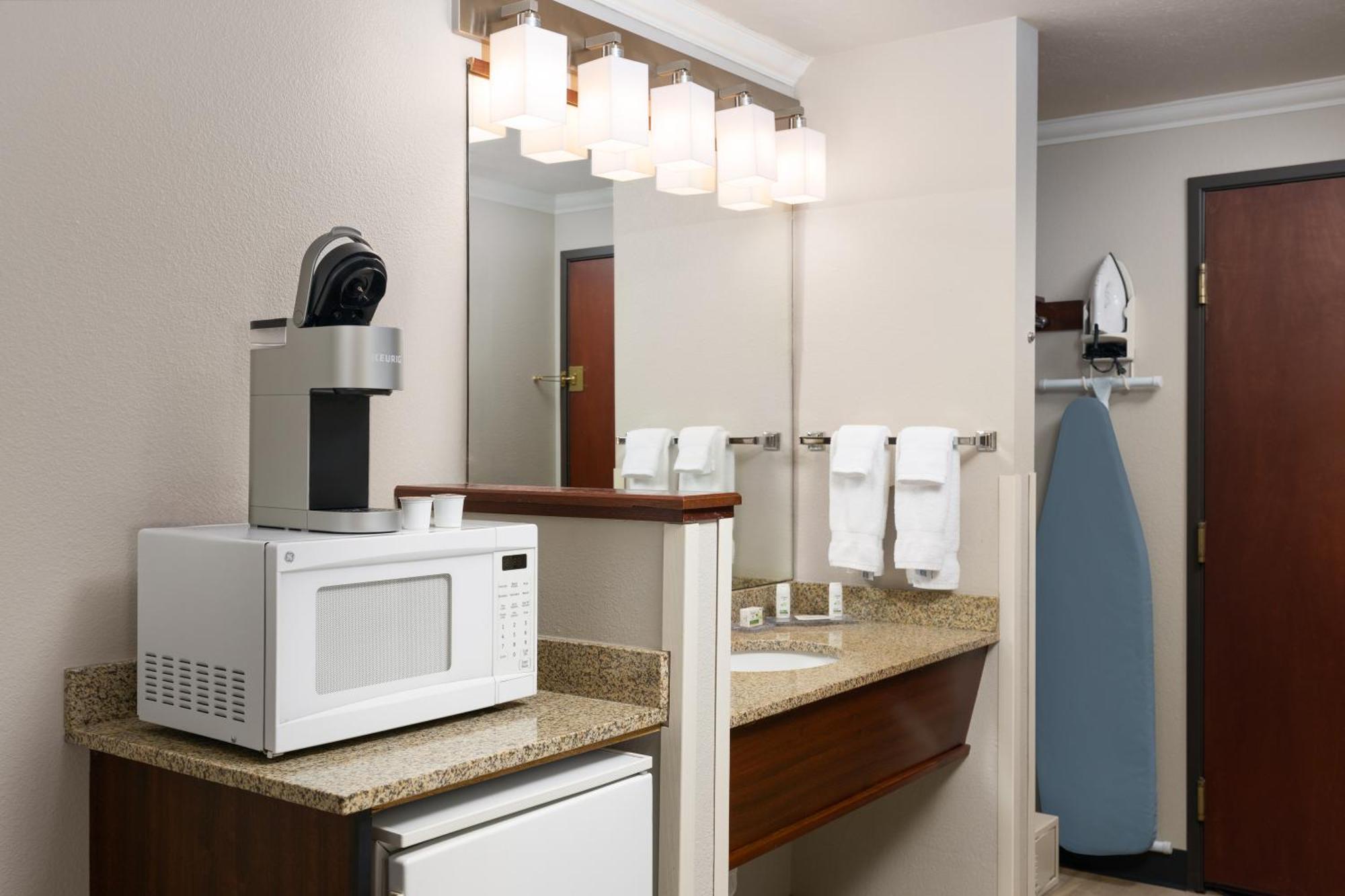 Family Studio Suite with Two Queen Beds - Non-Smoking