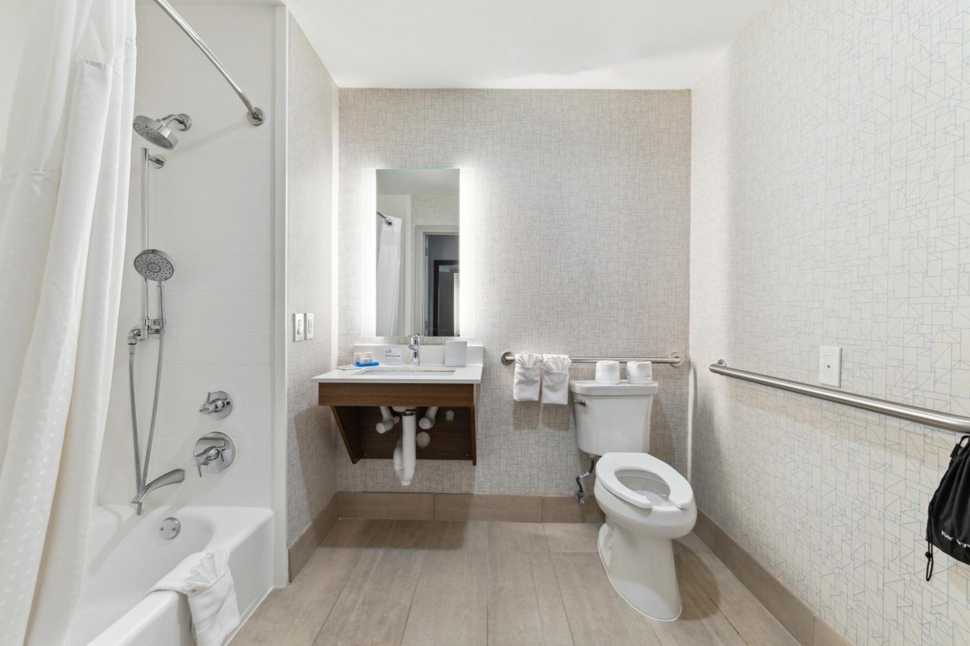 Standard King Room with Mobility Accessible Tub