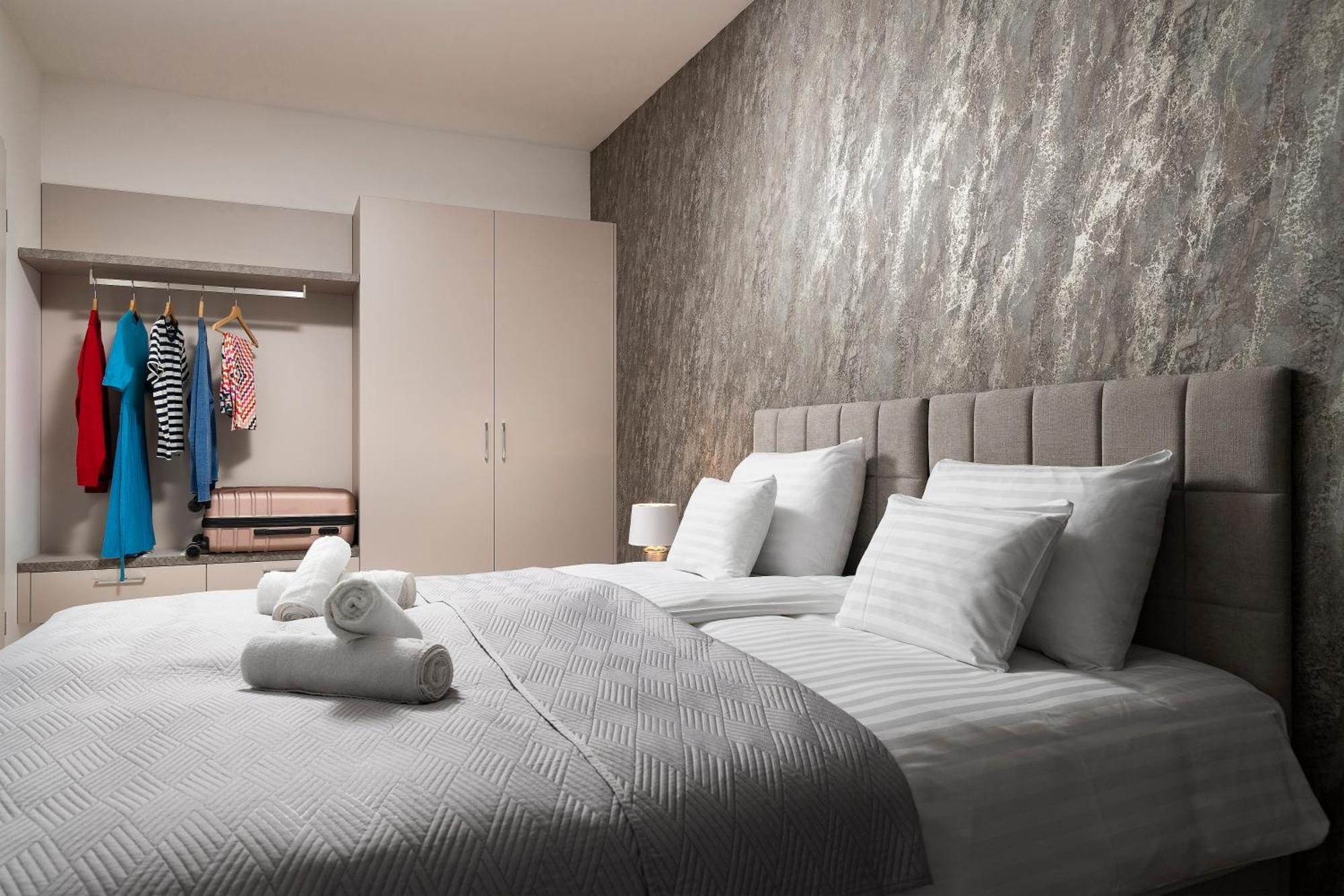 Apartamento com 1 Quarto Fora do Local