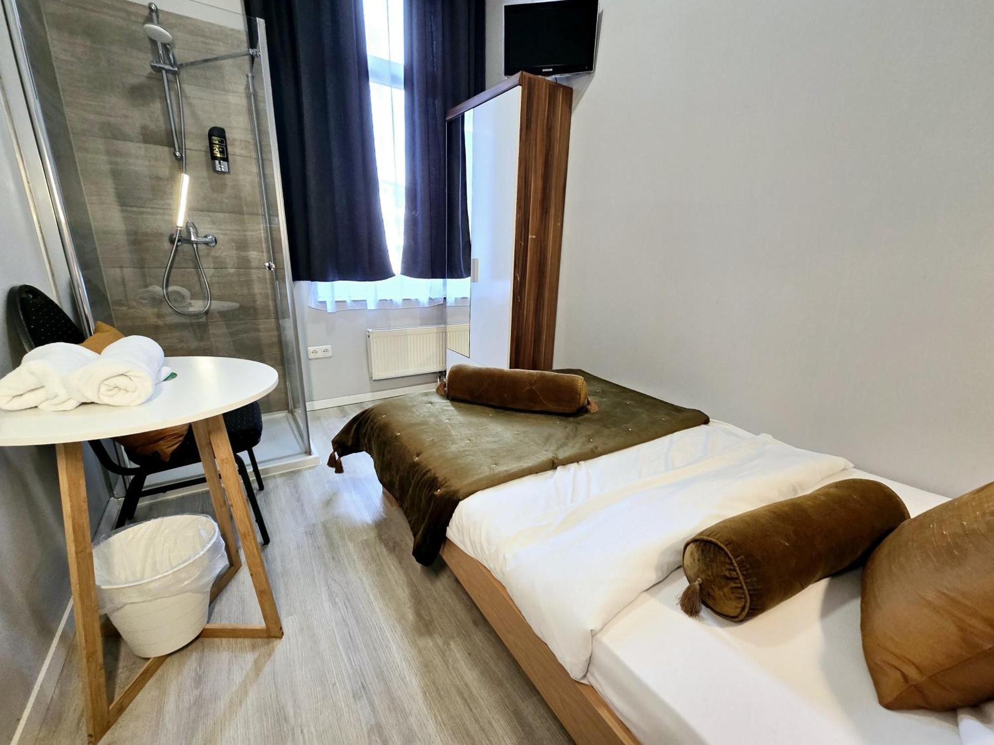 Camera Singola con Bagno Privato Esterno