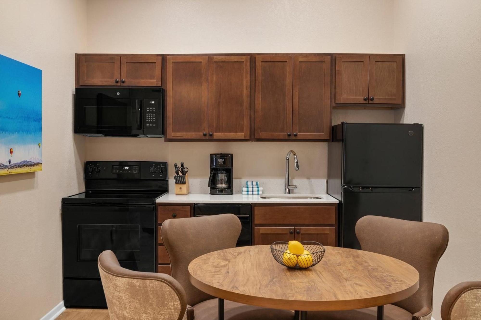One-Bedroom Suite,1600561839:JPEG