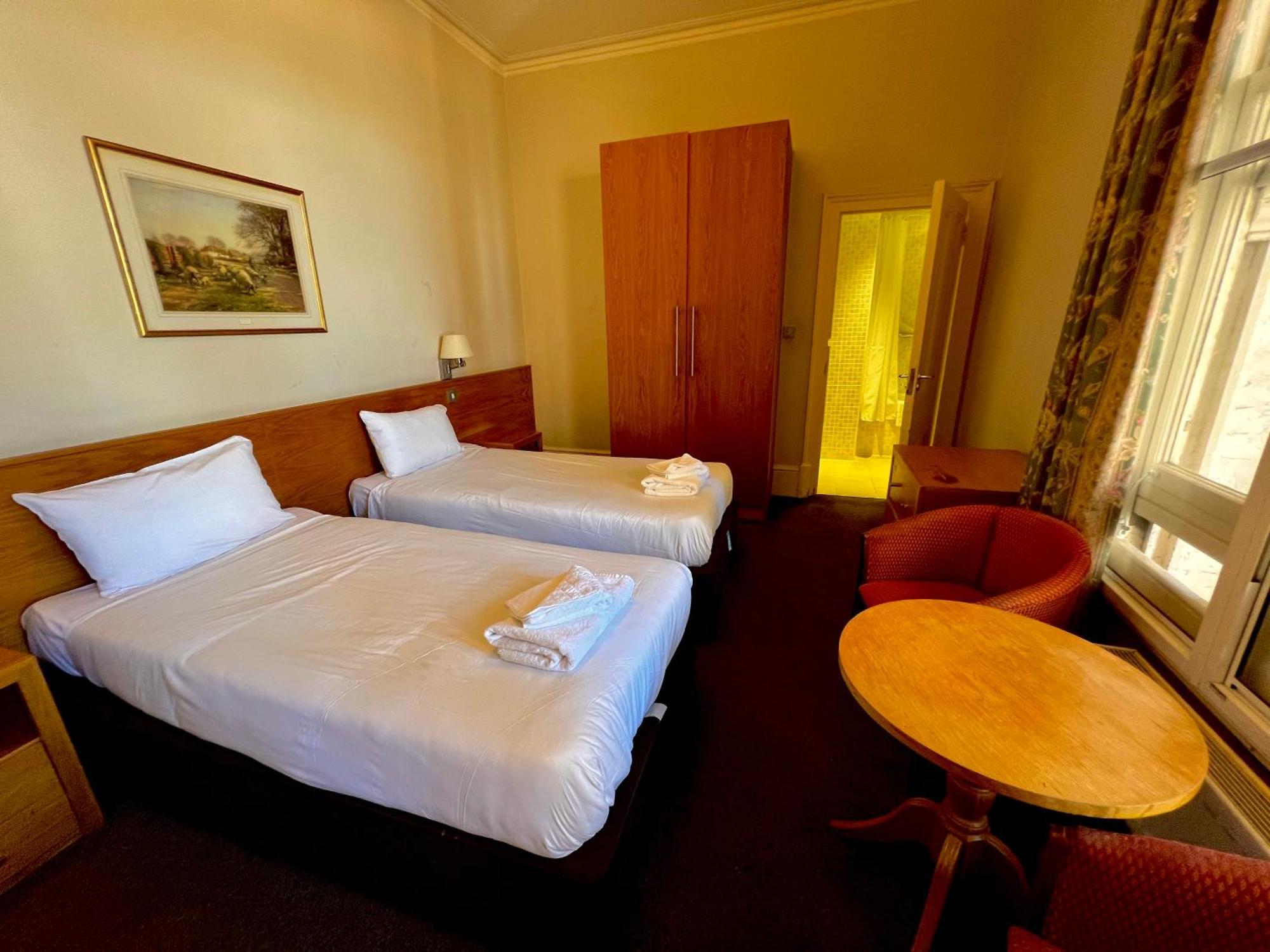 Twin Room,1602947781:JPEG