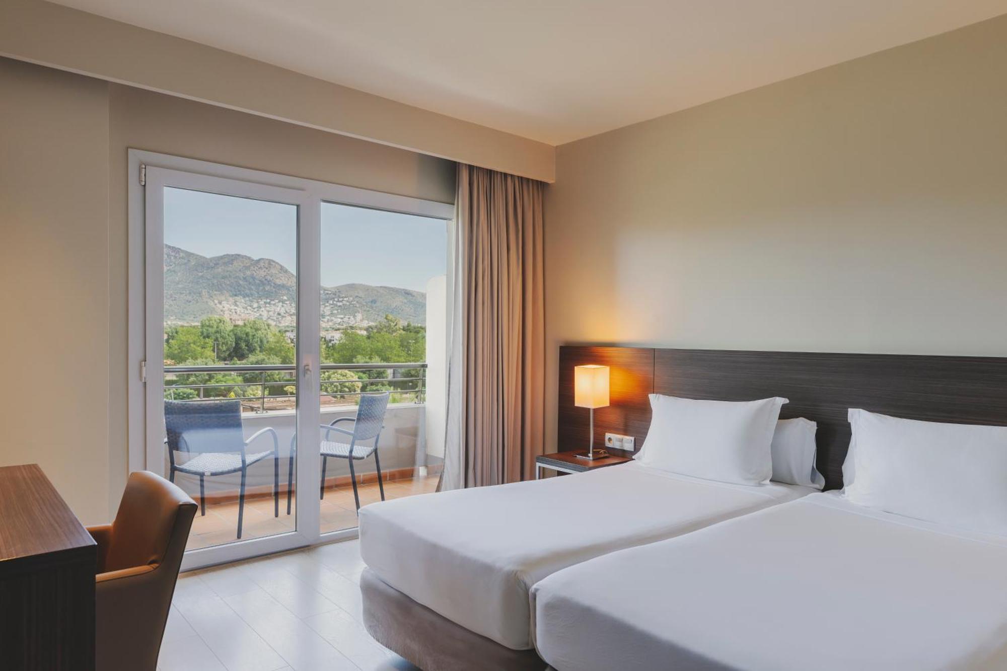 Chambre Lits Jumeaux - Vue sur Piscine