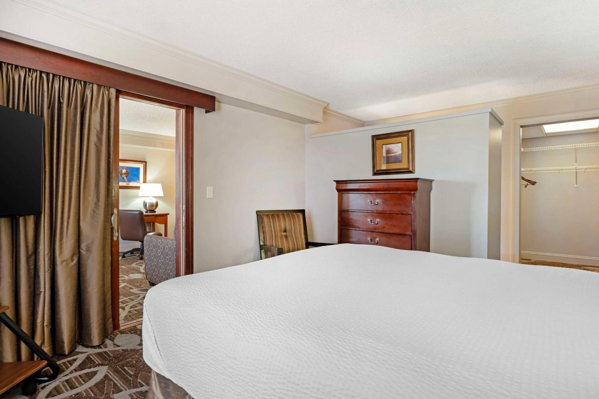 Two-Bedroom Apartment with One King Bed, One Queen Bed and Sofa Bed - Non-Smoking