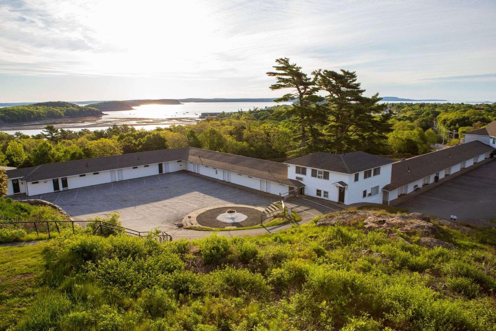 King Room Courtyard Building No View
