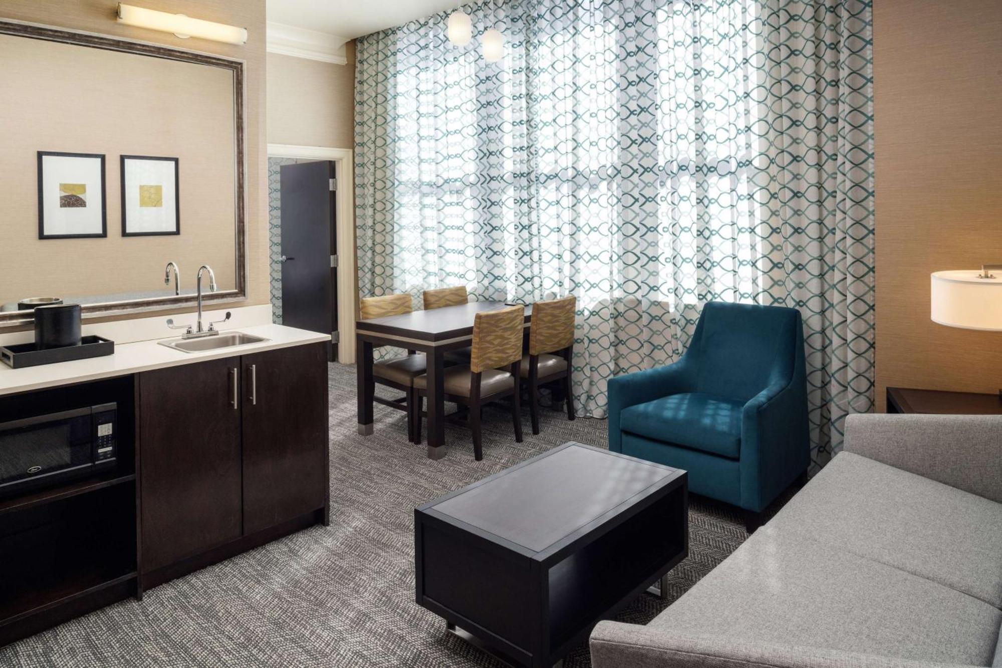 King Corner Suite with City View - Non-Smoking