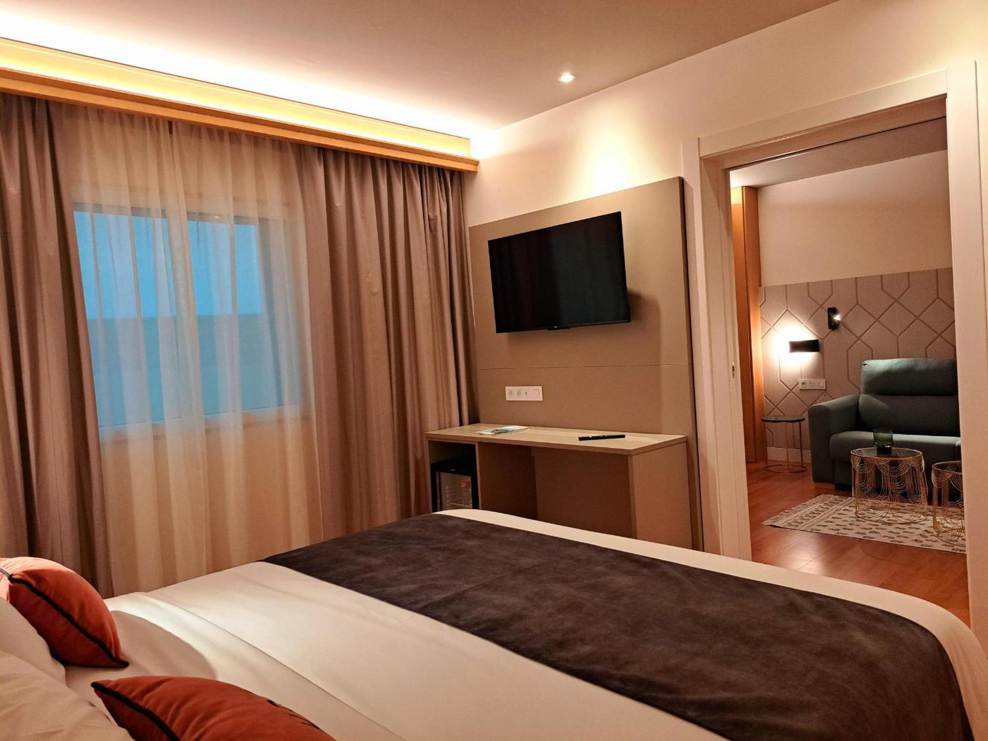Standard Double Suite,1773674797:JPEG