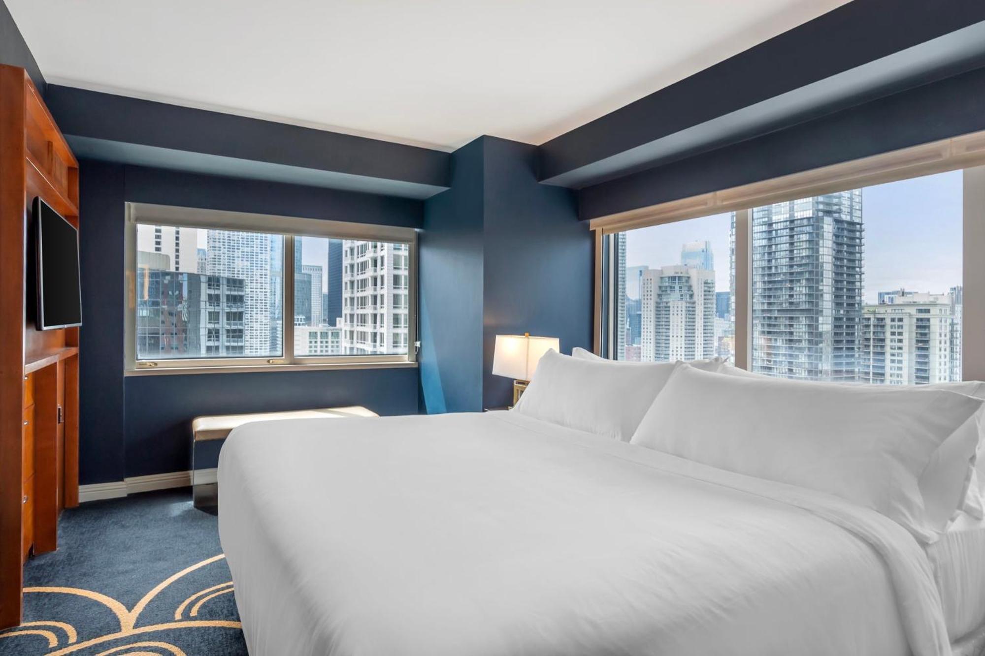 Corner Suite - 1 King Bed