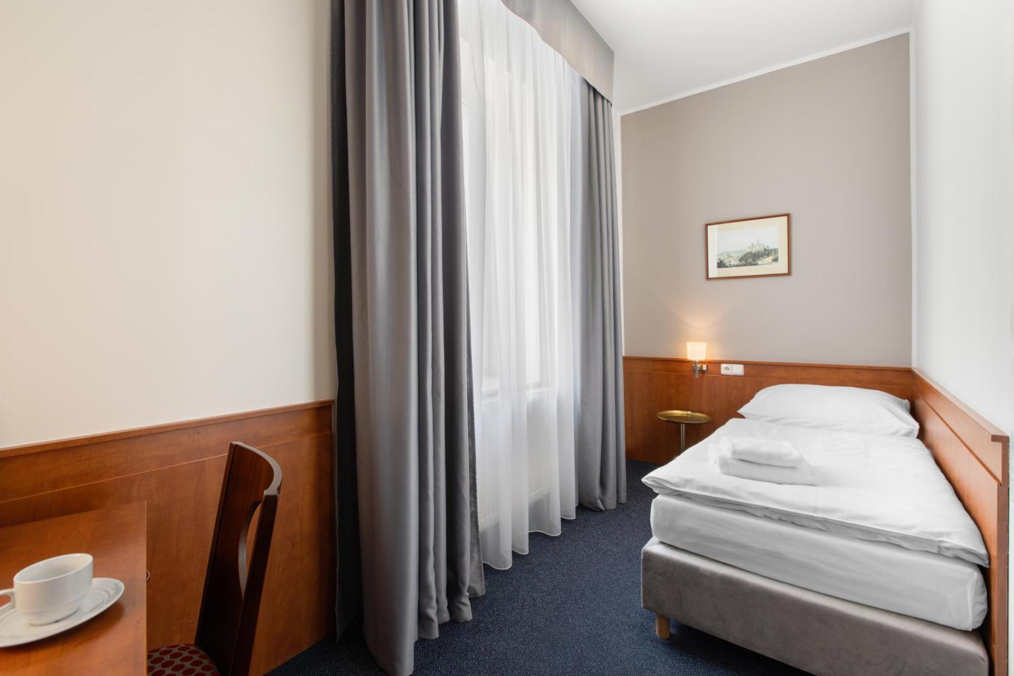 Single Room,1605194305:JPEG