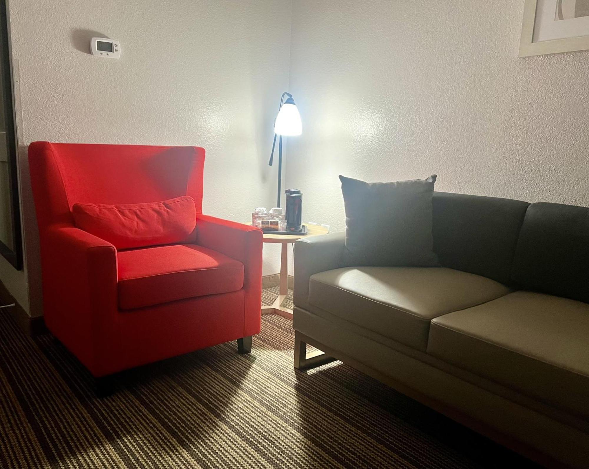 One-Bedroom King Suite - Non-Smoking