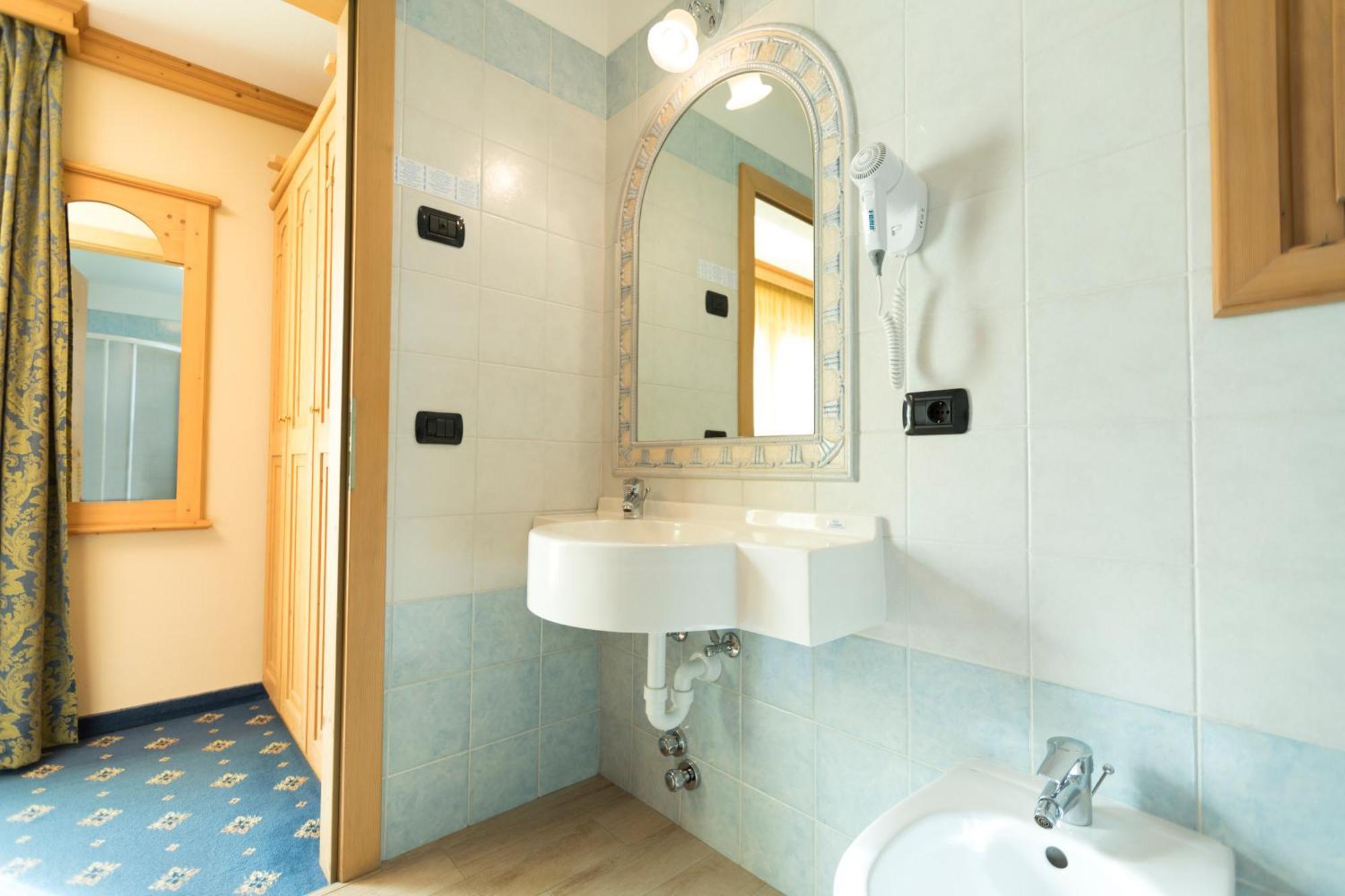 Double or Twin Room,451790817:JPEG