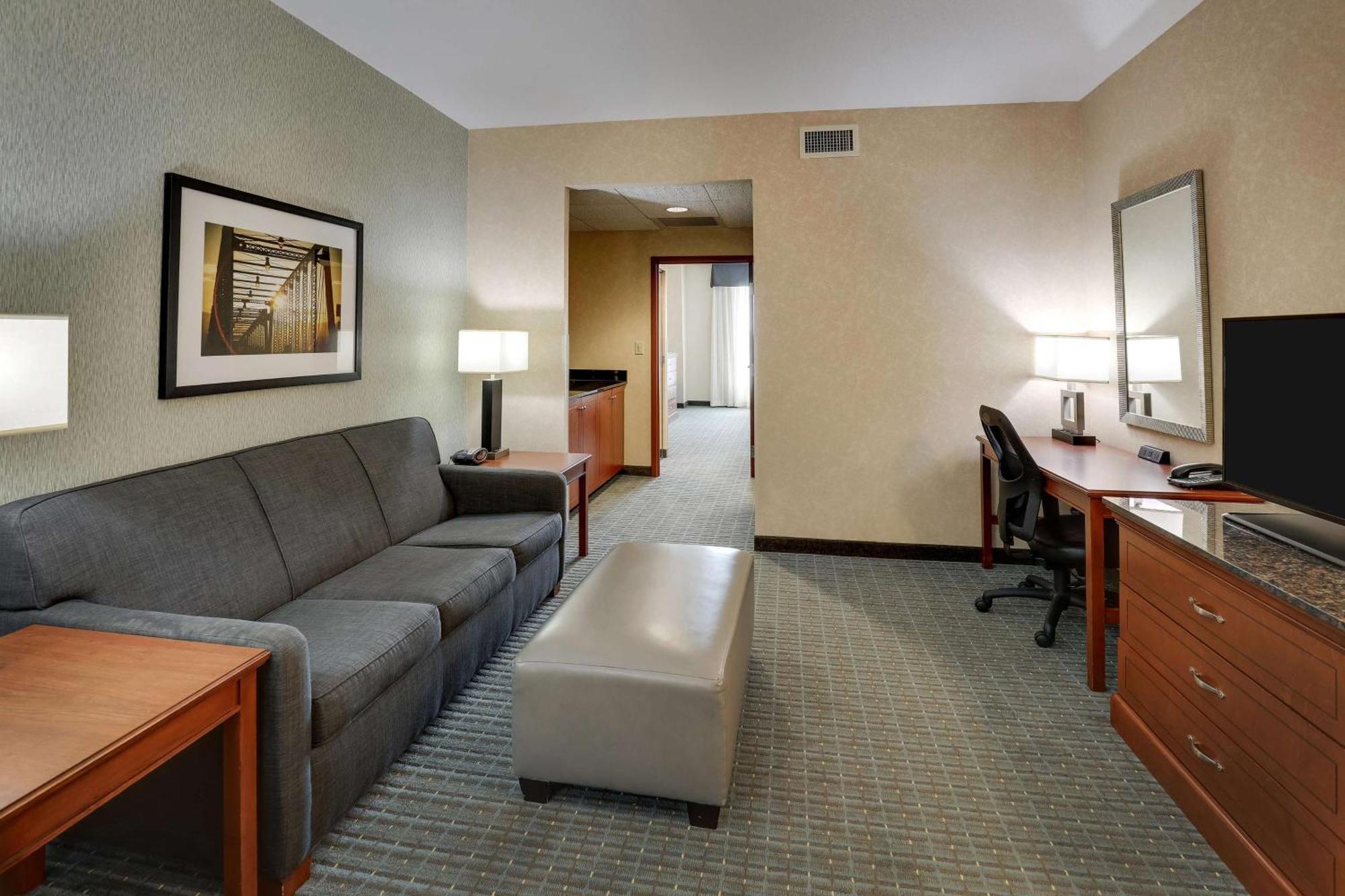 Queen Suite with Sofa Bed - Hearing Accessible,1606590118:JPEG
