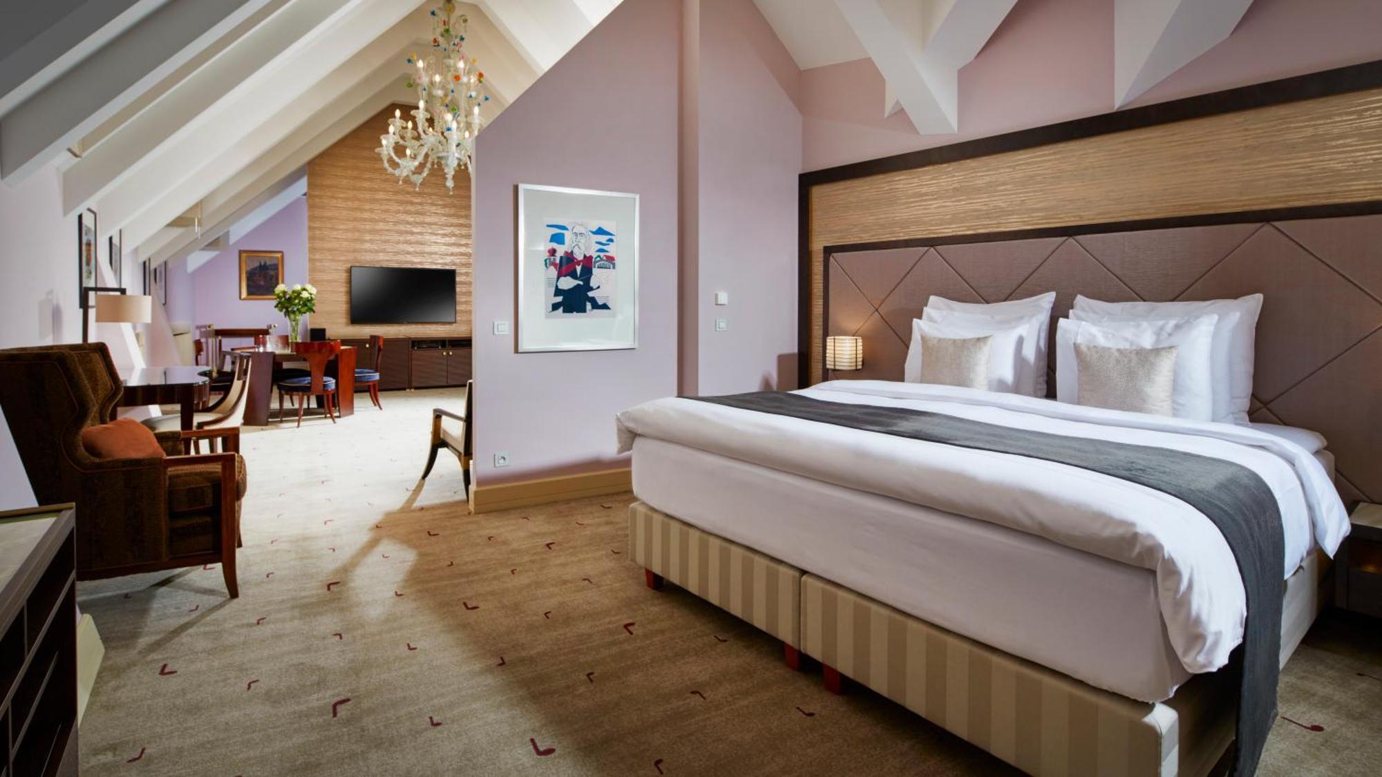 Studio Apartment with King Bed