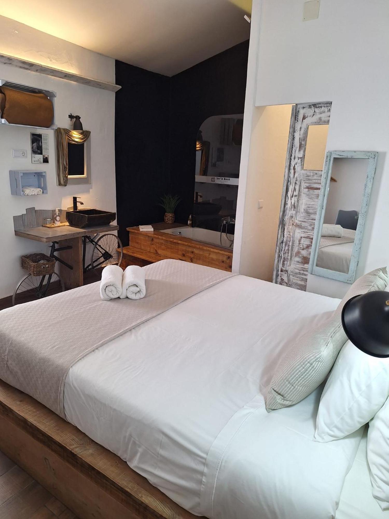 Deluxe Queen Room,1607241060:JPEG