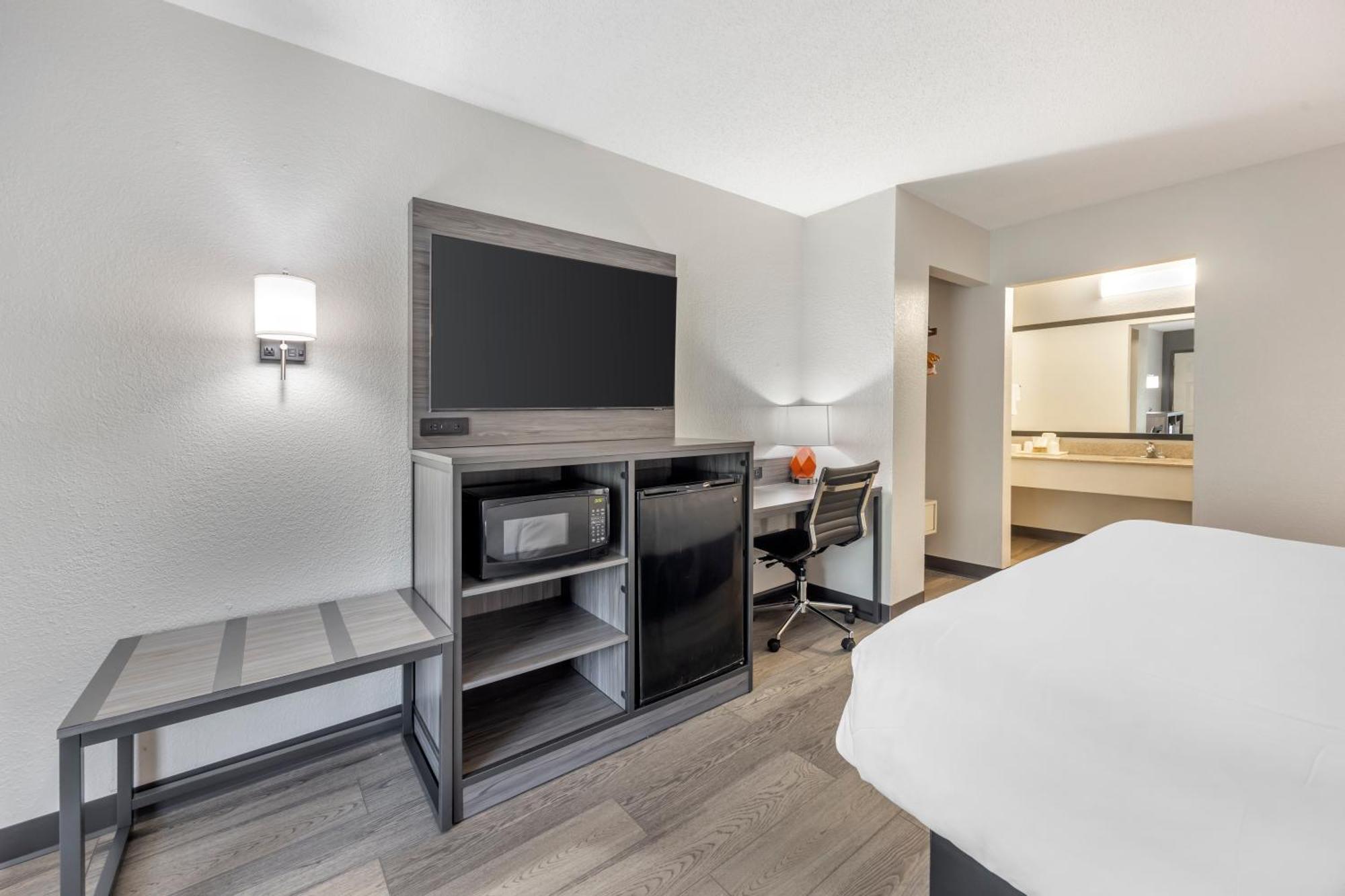 Economy Double Room with Two Double Beds - Non-Smoking