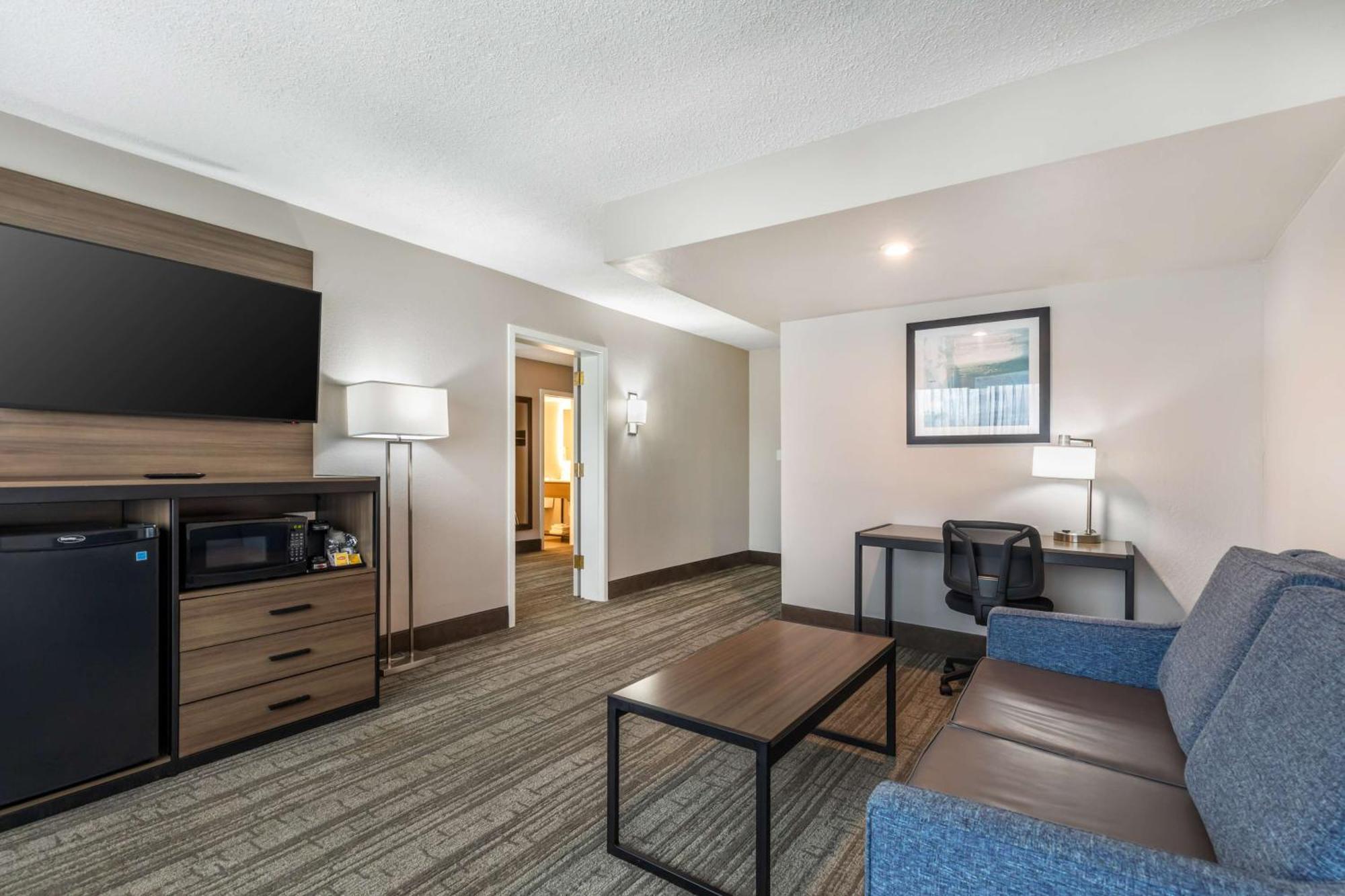 King Suite with Sofa Bed - Non-Smoking