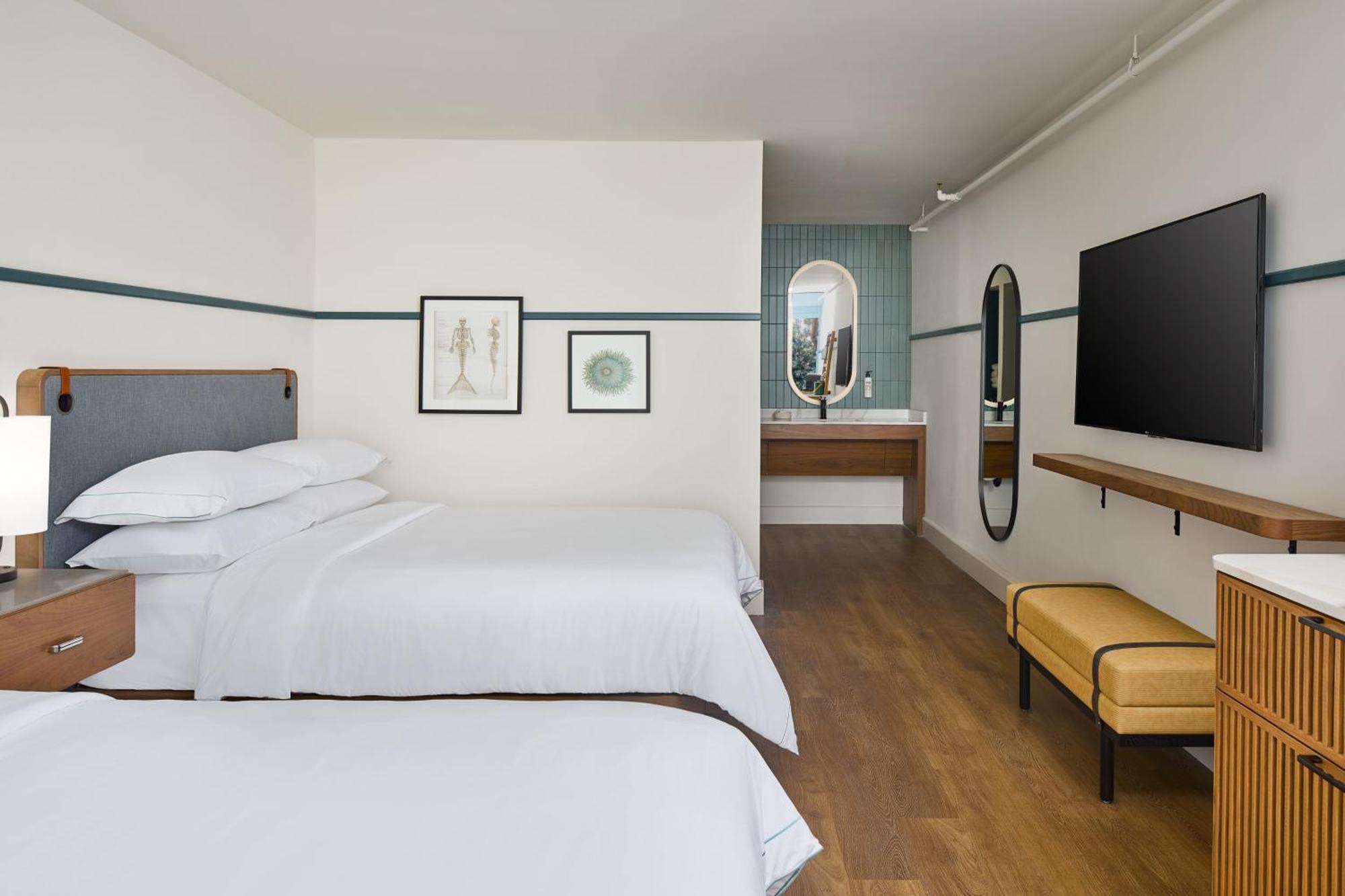 Standard Queen Room with Two Queen Beds,1609319473:JPEG