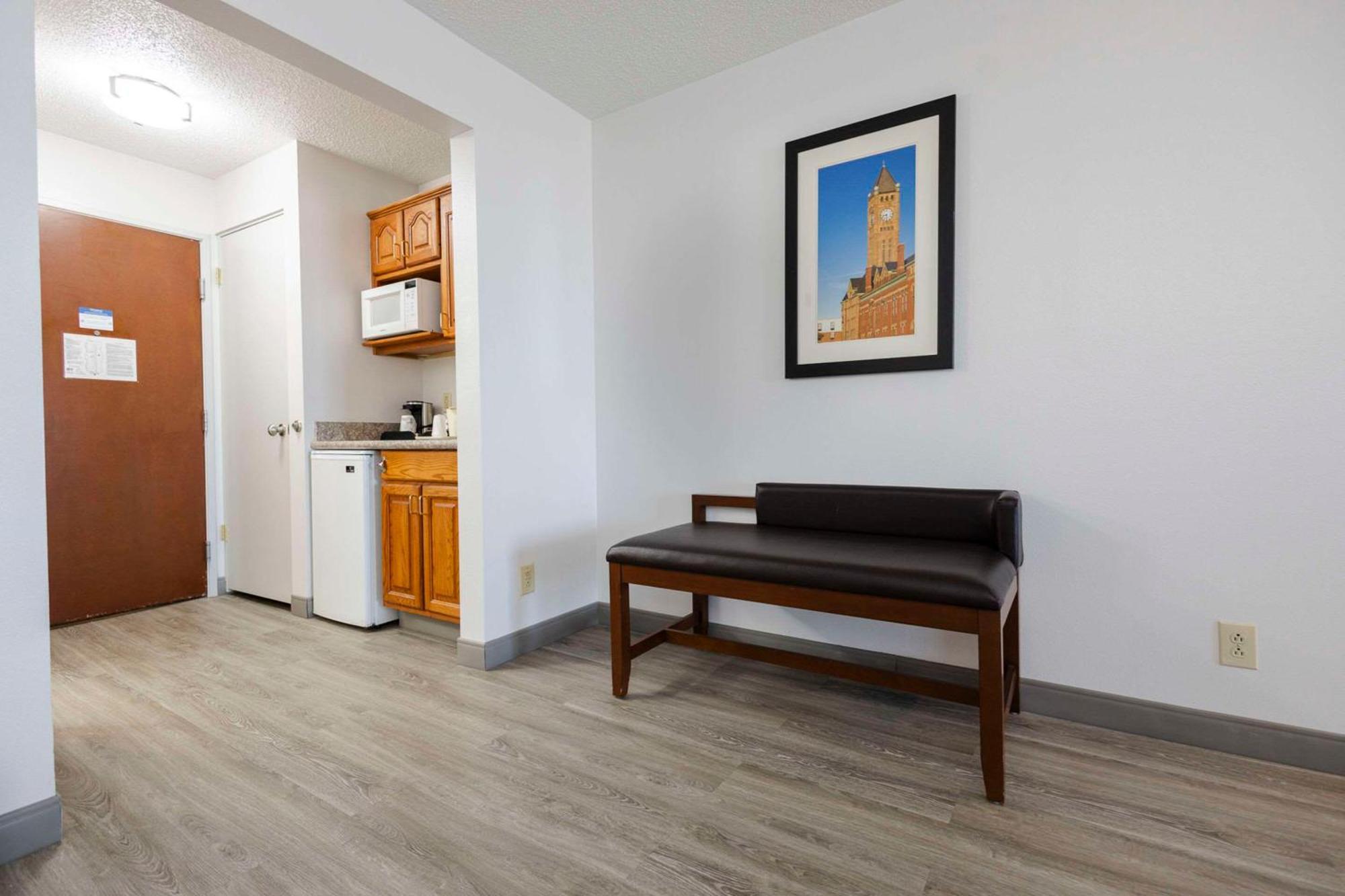 King Suite - Accessible/Non-Smoking