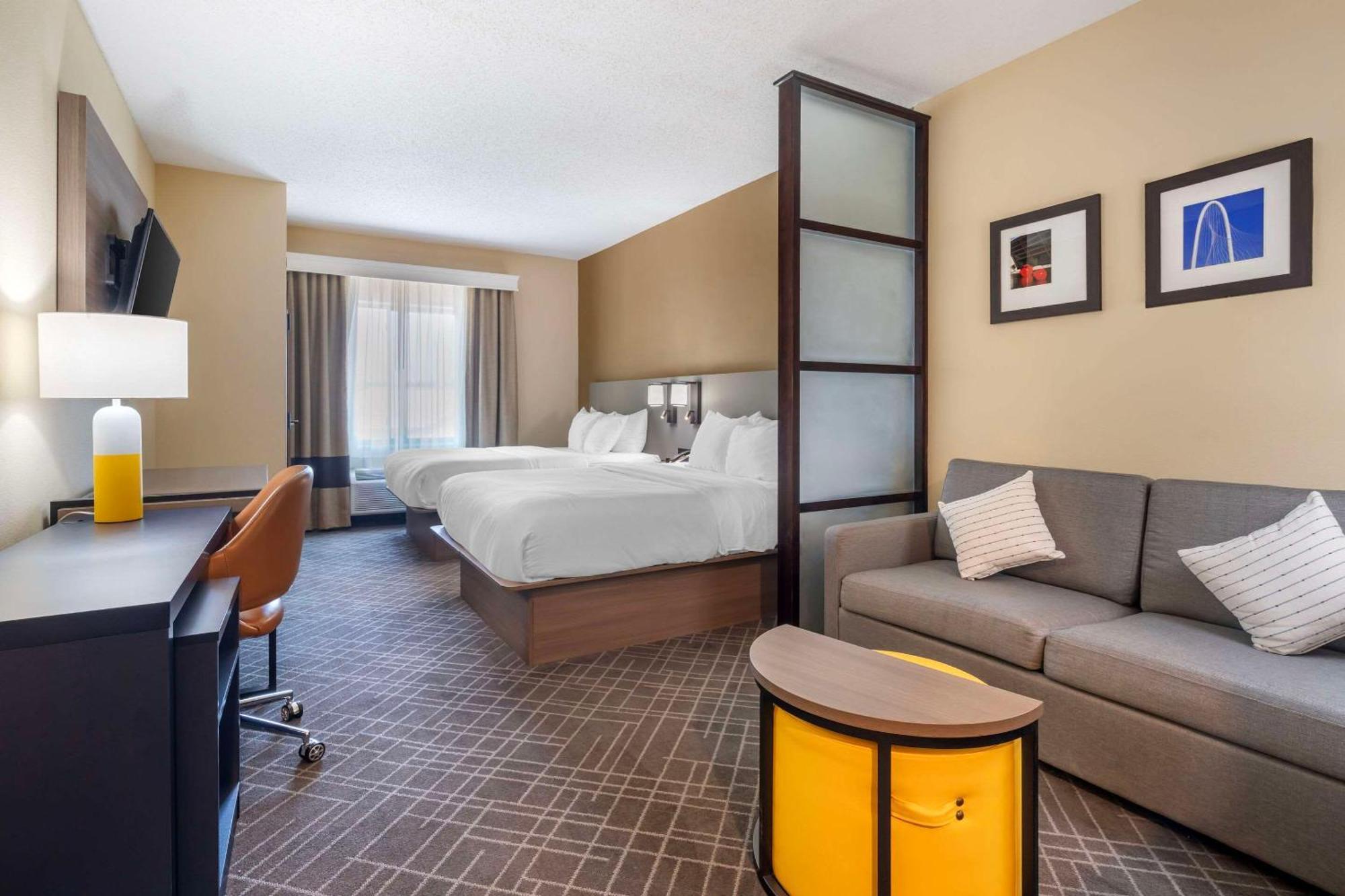 Queen Suite with Two Queen Beds - Non-Smoking
