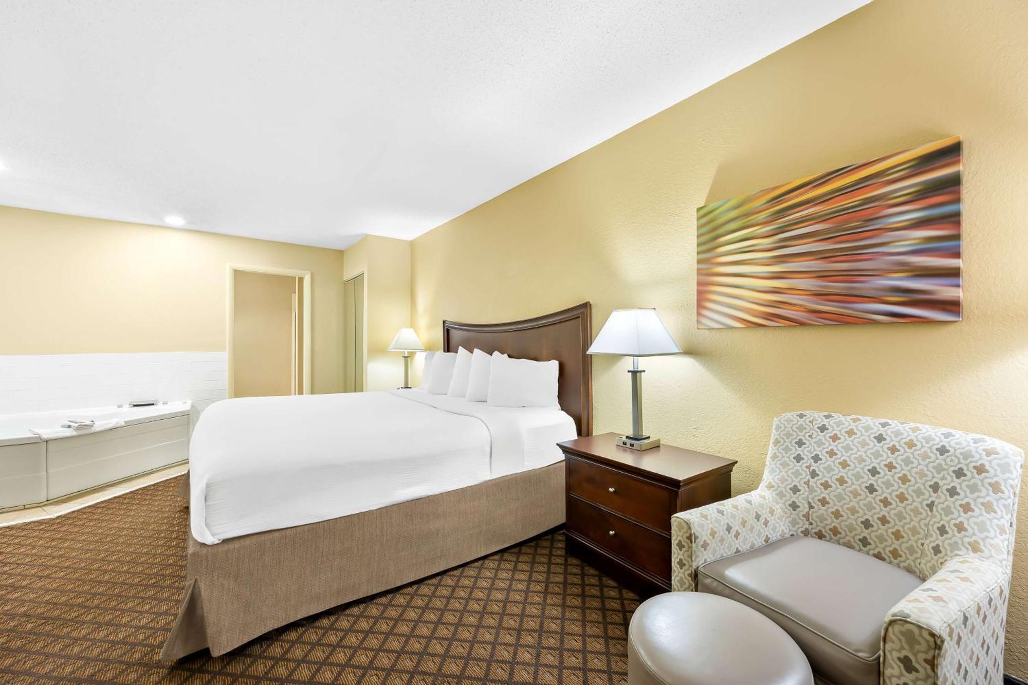 King Suite with Spa Bath - Non-Smoking