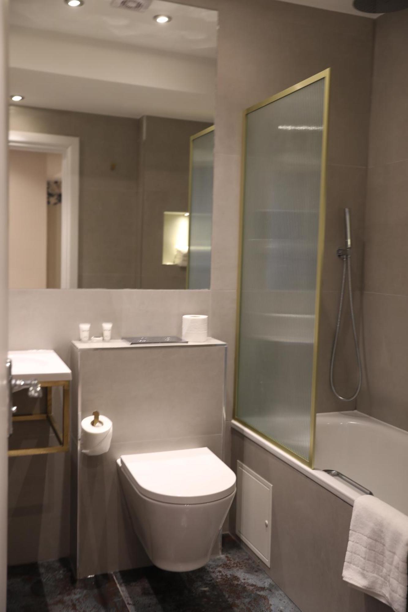 Junior Suite,1611053968:JPEG