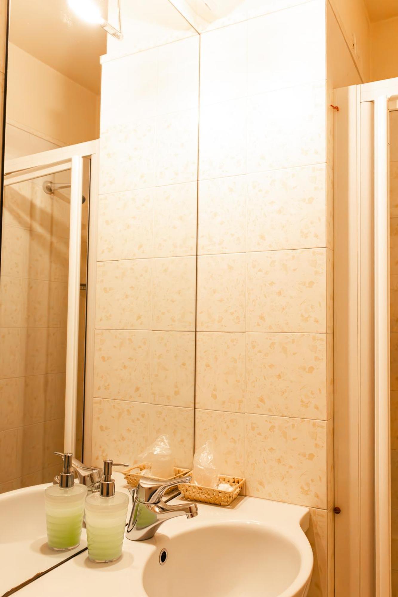 Piccola Camera Doppia con Letto a Castello