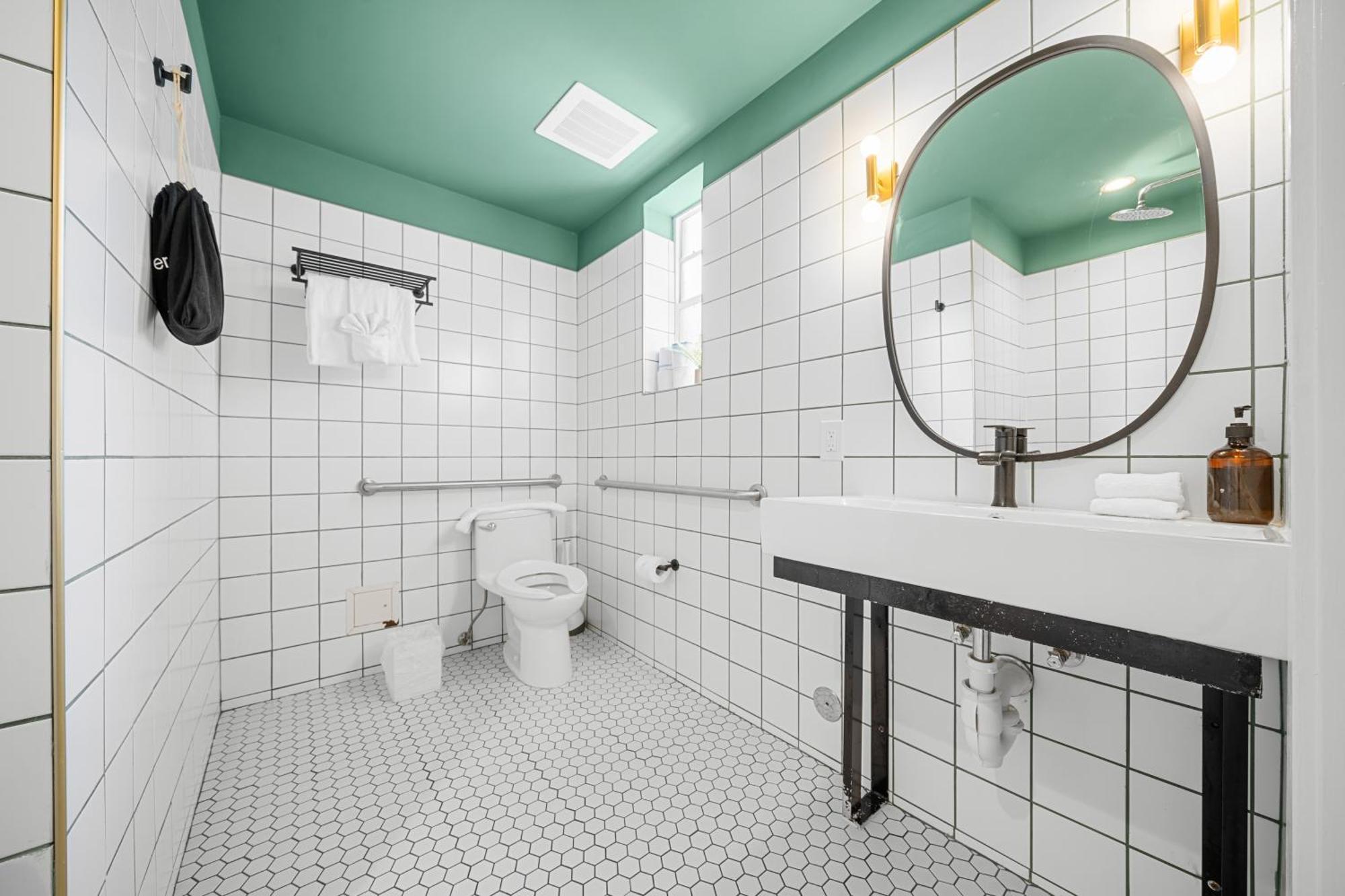 Habitación Doble Estándar - 1 cama grande - adaptada para personas de movilidad reducida