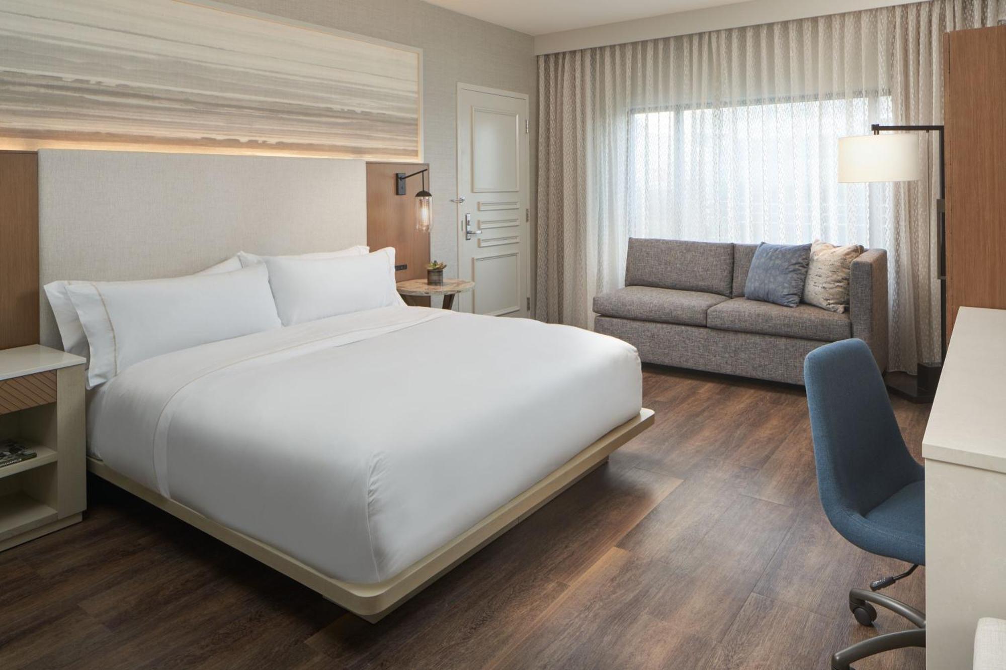 Club level Guest room 1 King Sofa bed,1705832139:JPEG