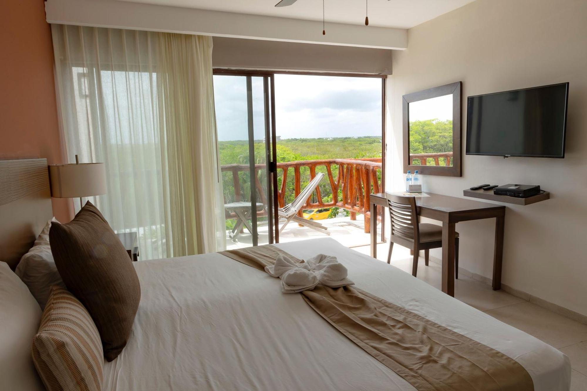 Sunset View With Queen Bed