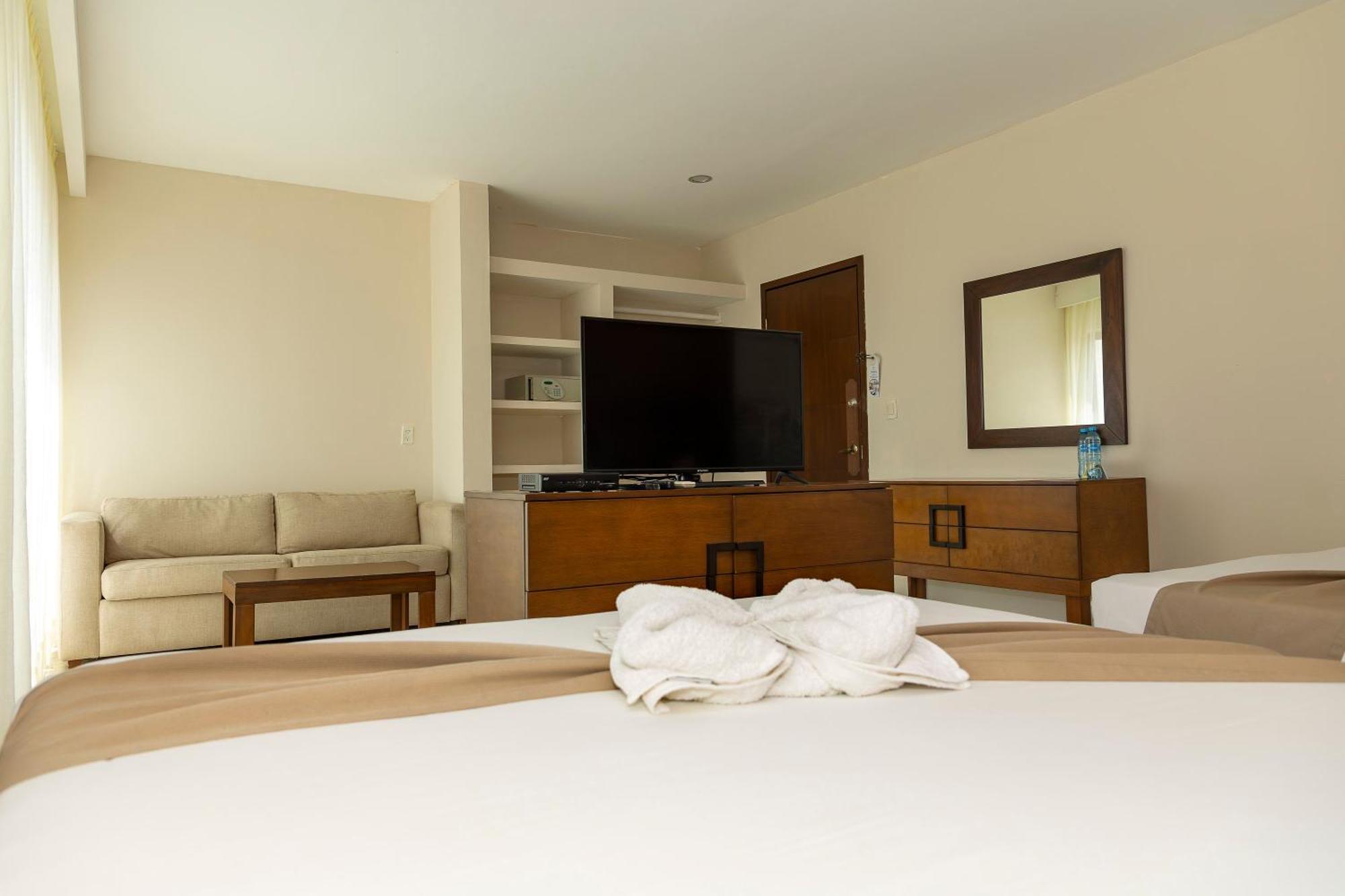 Master Suite - Sunset View With Two Queen Bed