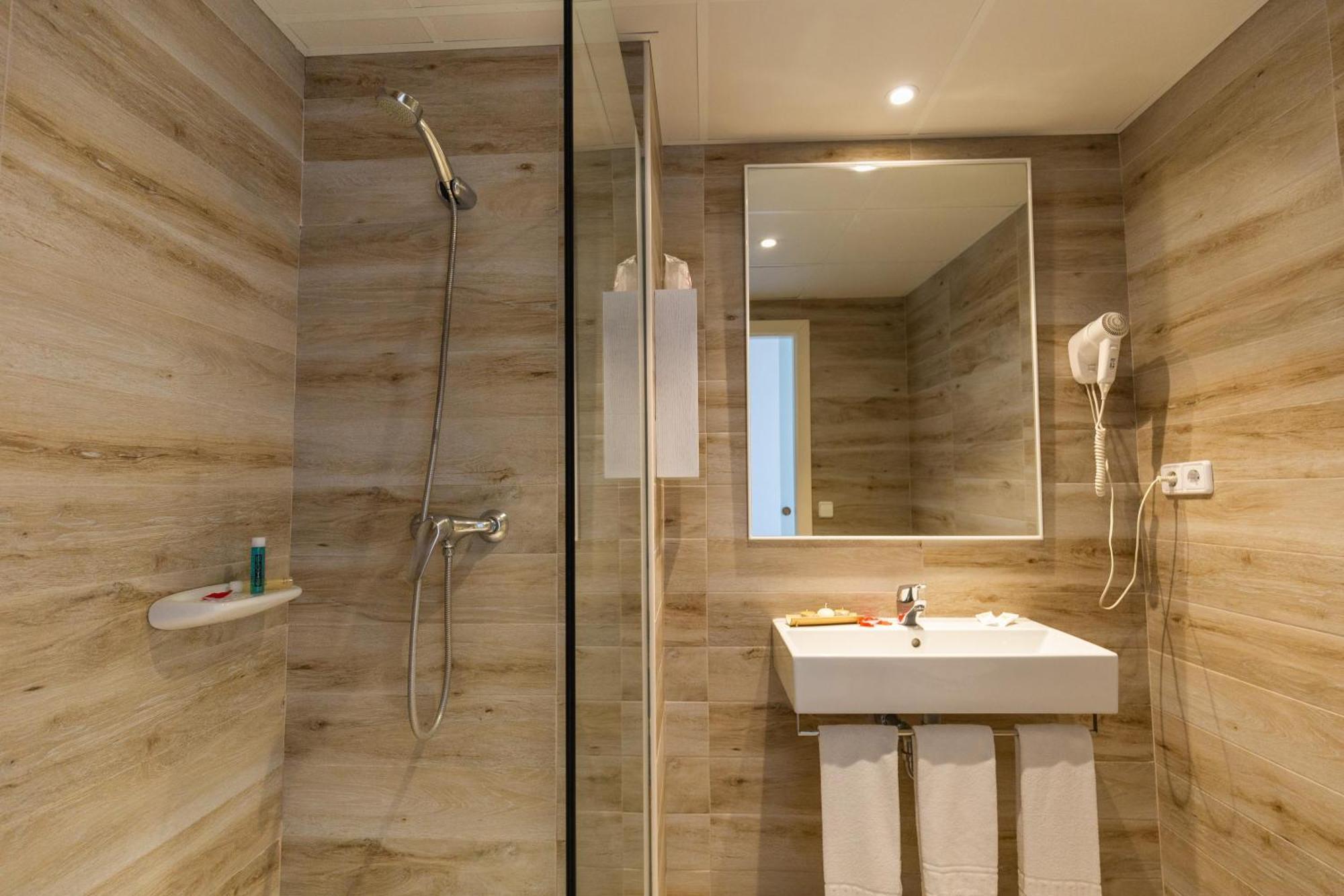 Habitación Doble con balcón - 2 camas