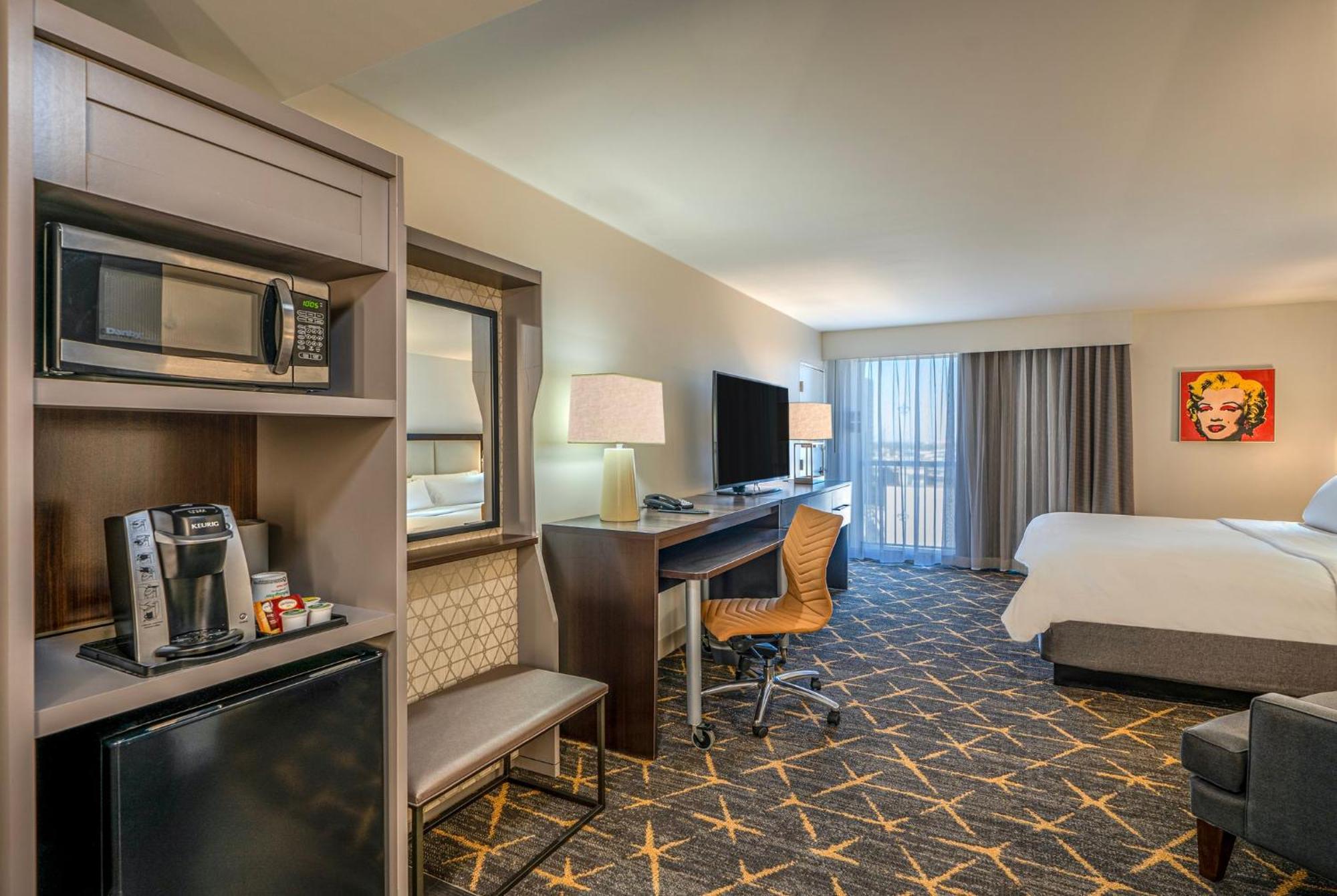 Premium King Room Communications Mobility Accessible,1705728821:JPEG